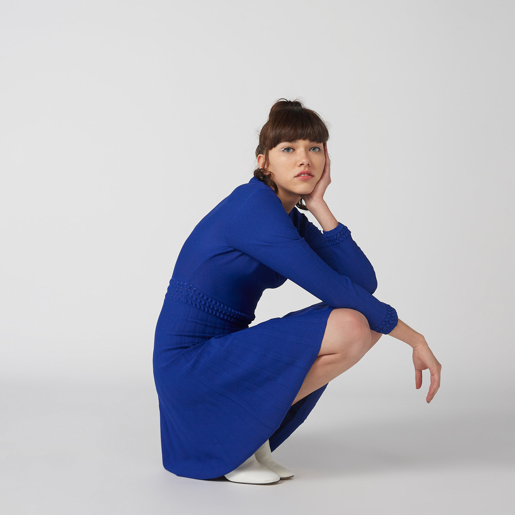 فستان قصير بارز الملمس بياقة مستديرة وأكمام طويلة-women-clothing-dresses-image-5