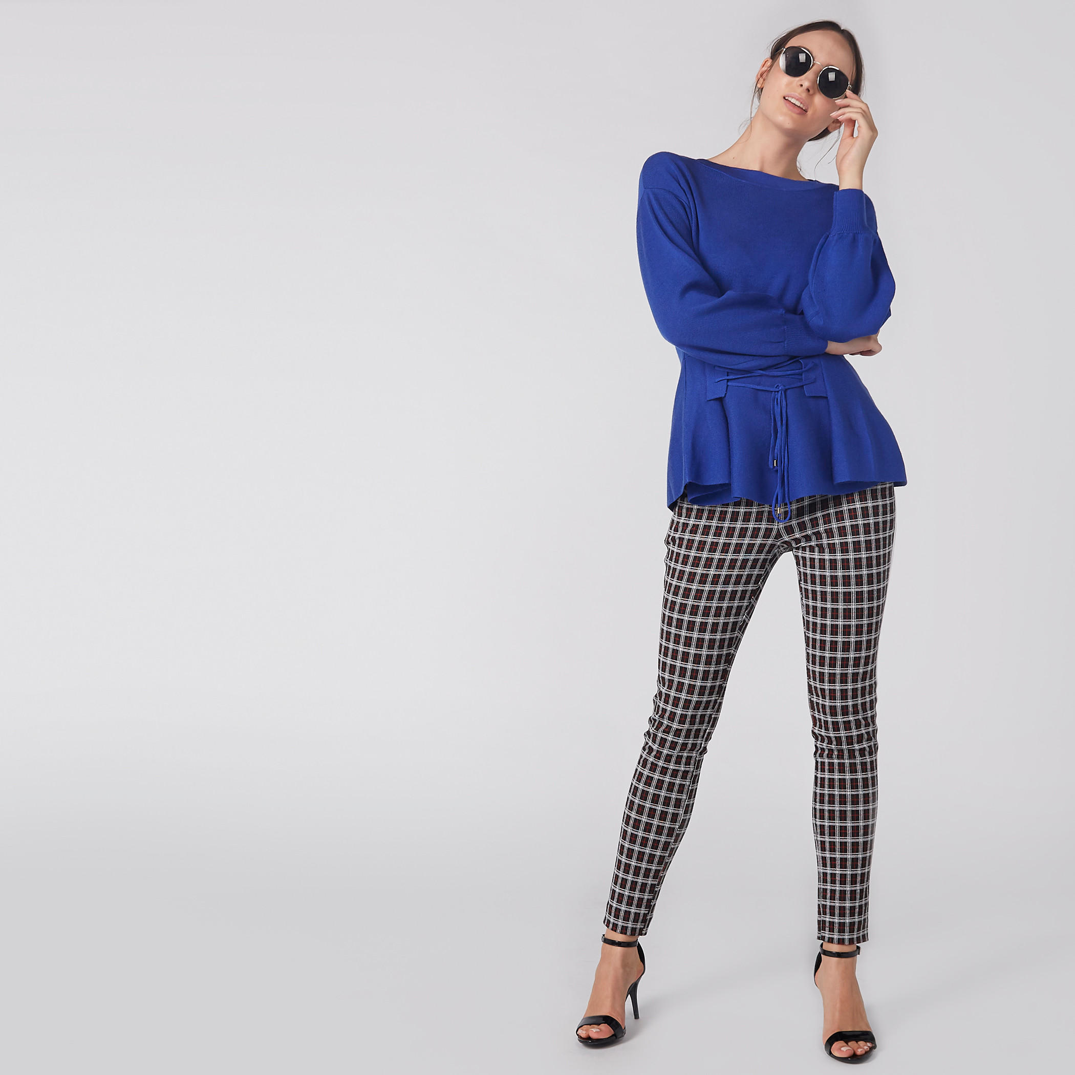 بلوزة بارزة الملمس بياقة مستديرة وأكمام طويلة ورباط-women-clothing-shirtsandblouses-blouses-image-1