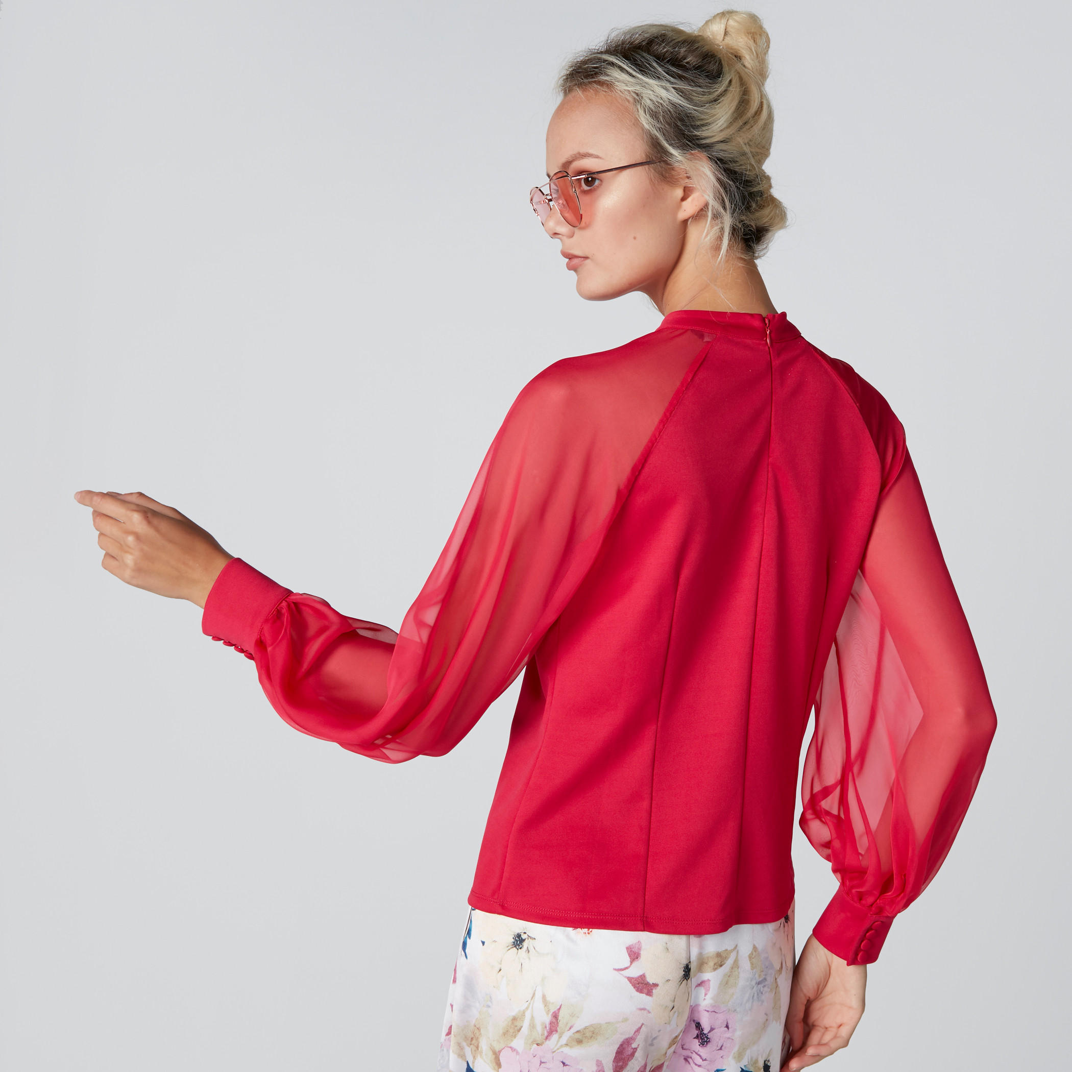 بلوزة بياقة عالية بأكمام مغايرة وزر-women-clothing-shirtsandblouses-blouses-image-2