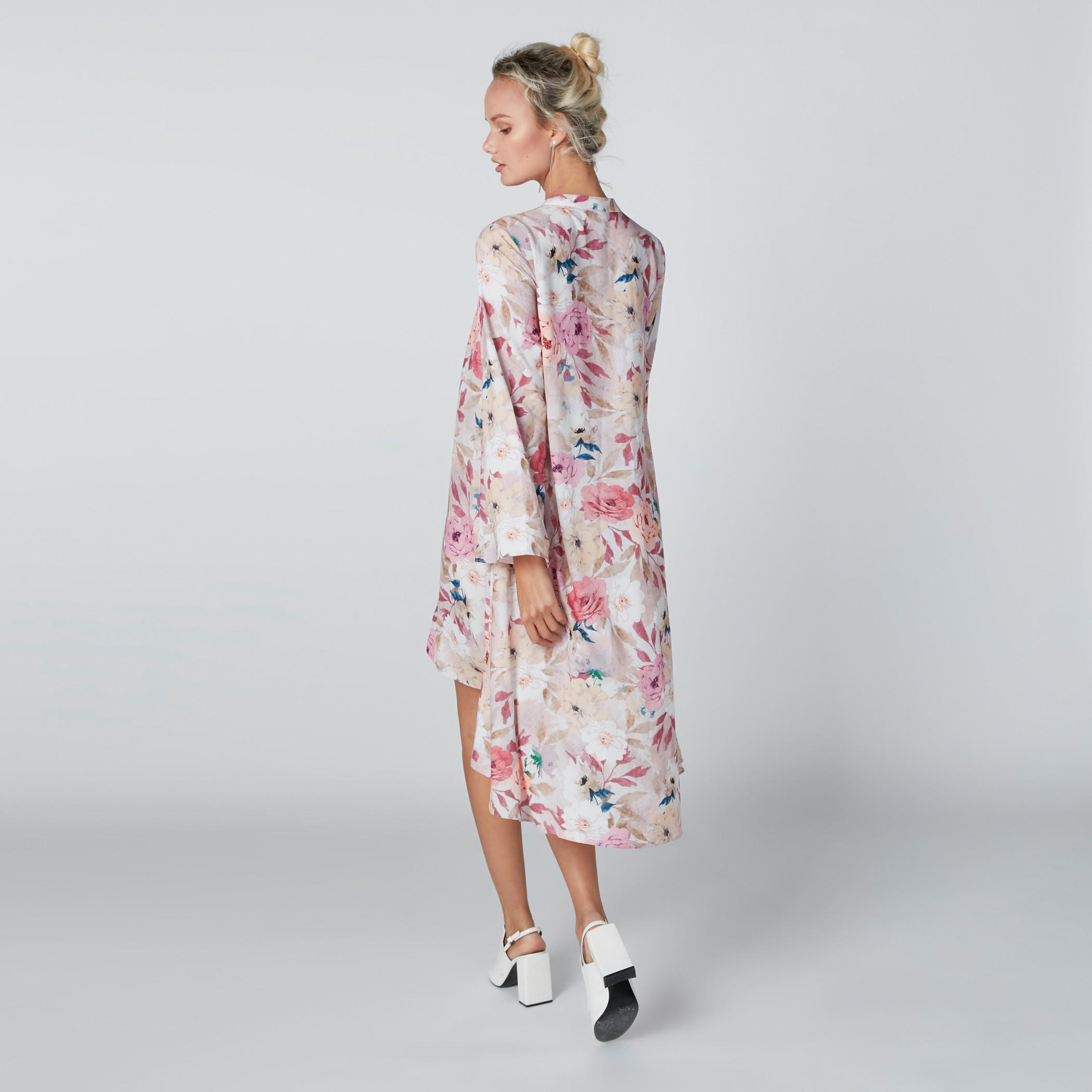 فستان شيفت بحواف غير مستوية وأزرار غير مرئية وطبعات زهرية-women-clothing-dresses-image-2