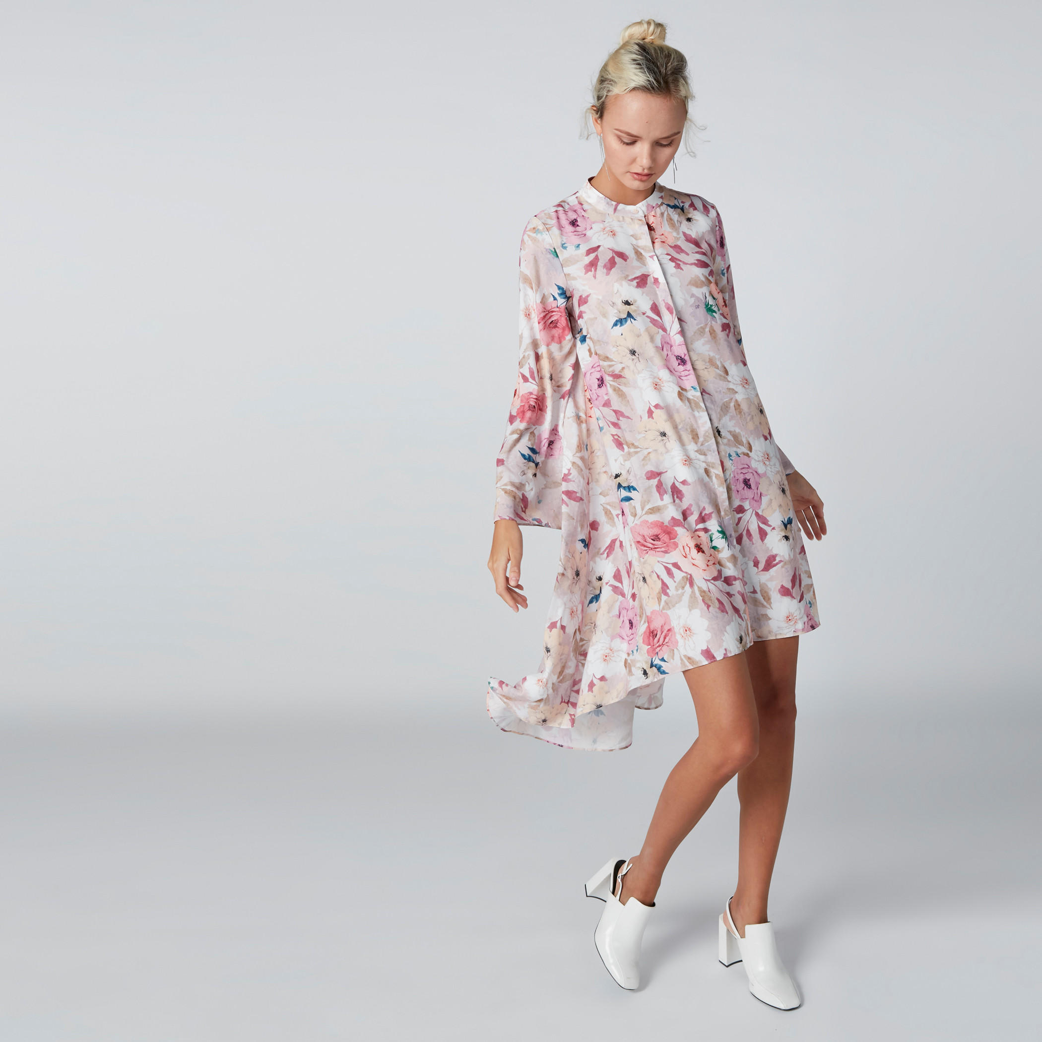 فستان شيفت بحواف غير مستوية وأزرار غير مرئية وطبعات زهرية-women-clothing-dresses-image-3