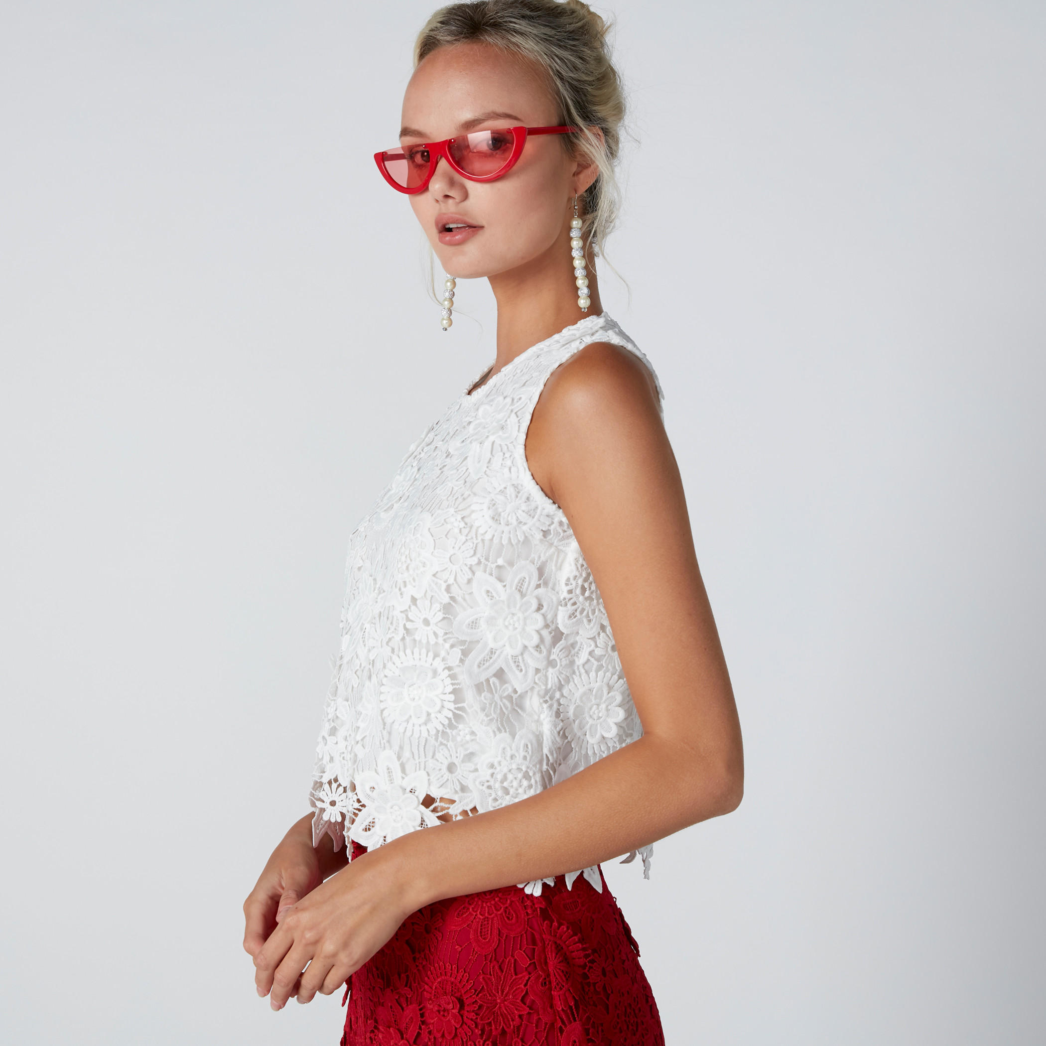 بلوزة دانتيل دون أكمام بياقة مستديرة-women-clothing-shirtsandblouses-blouses-image-1