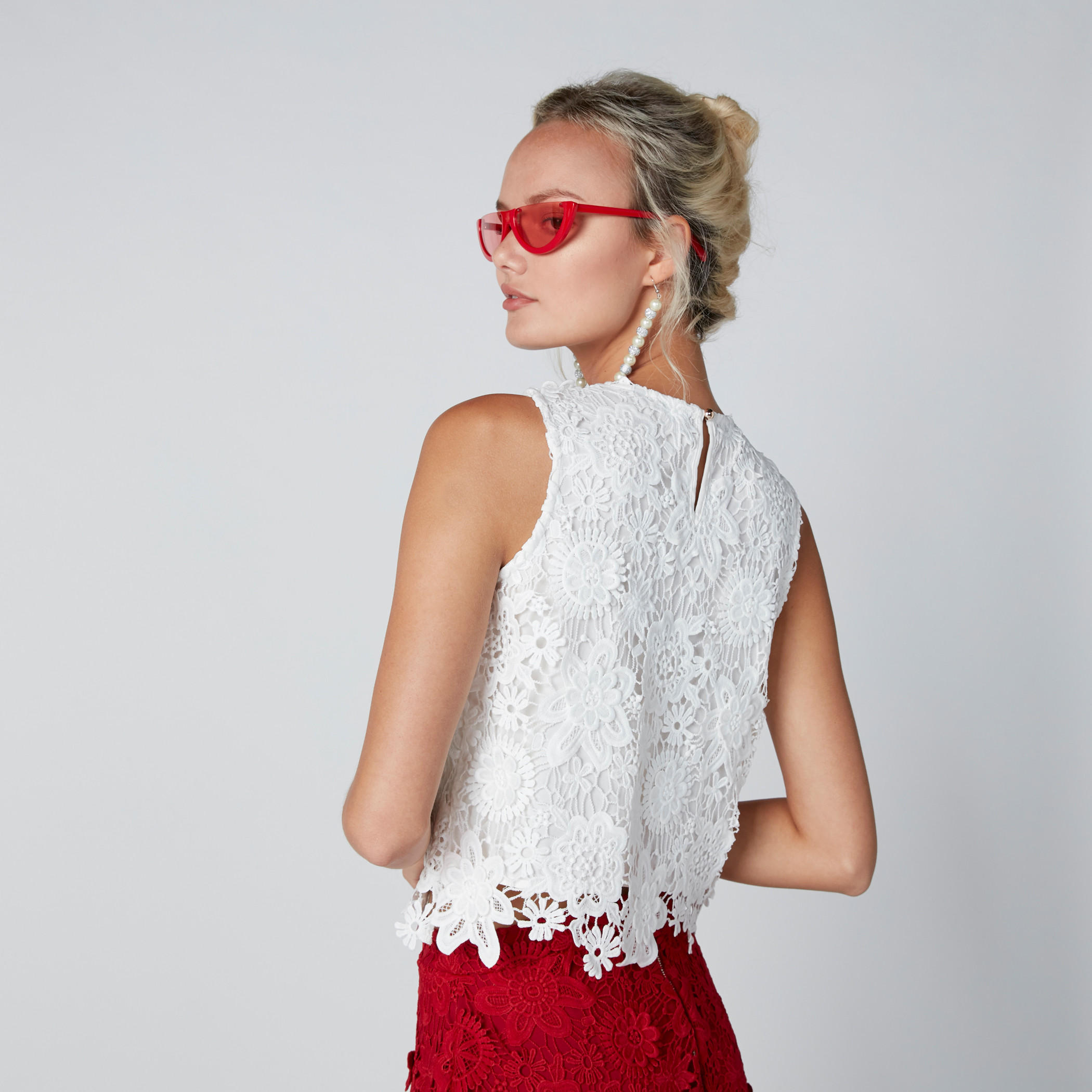بلوزة دانتيل دون أكمام بياقة مستديرة-women-clothing-shirtsandblouses-blouses-image-2