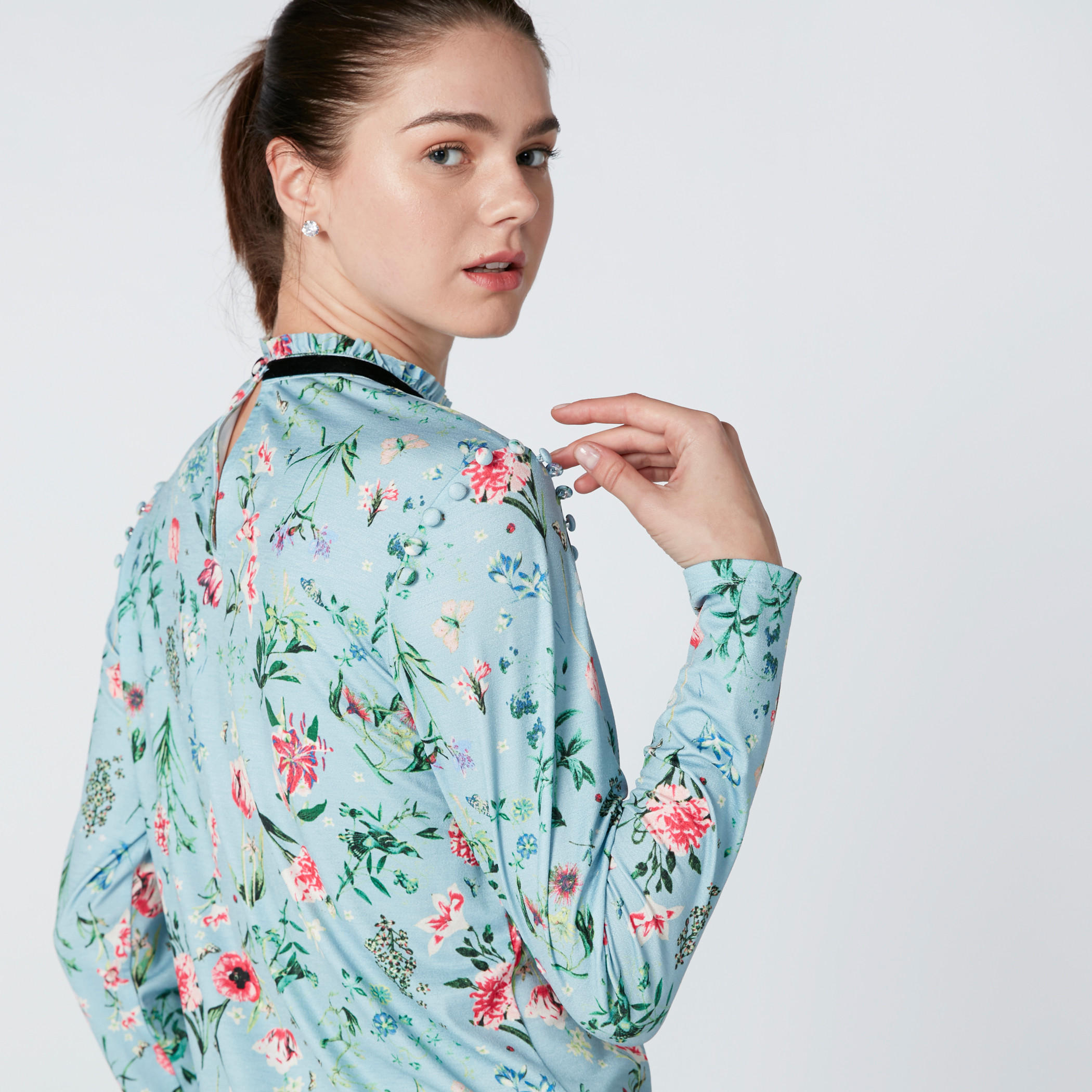 بلوزة بطبعات وياقة عالية وأكمام طويلة-women-clothing-shirtsandblouses-blouses-image-4