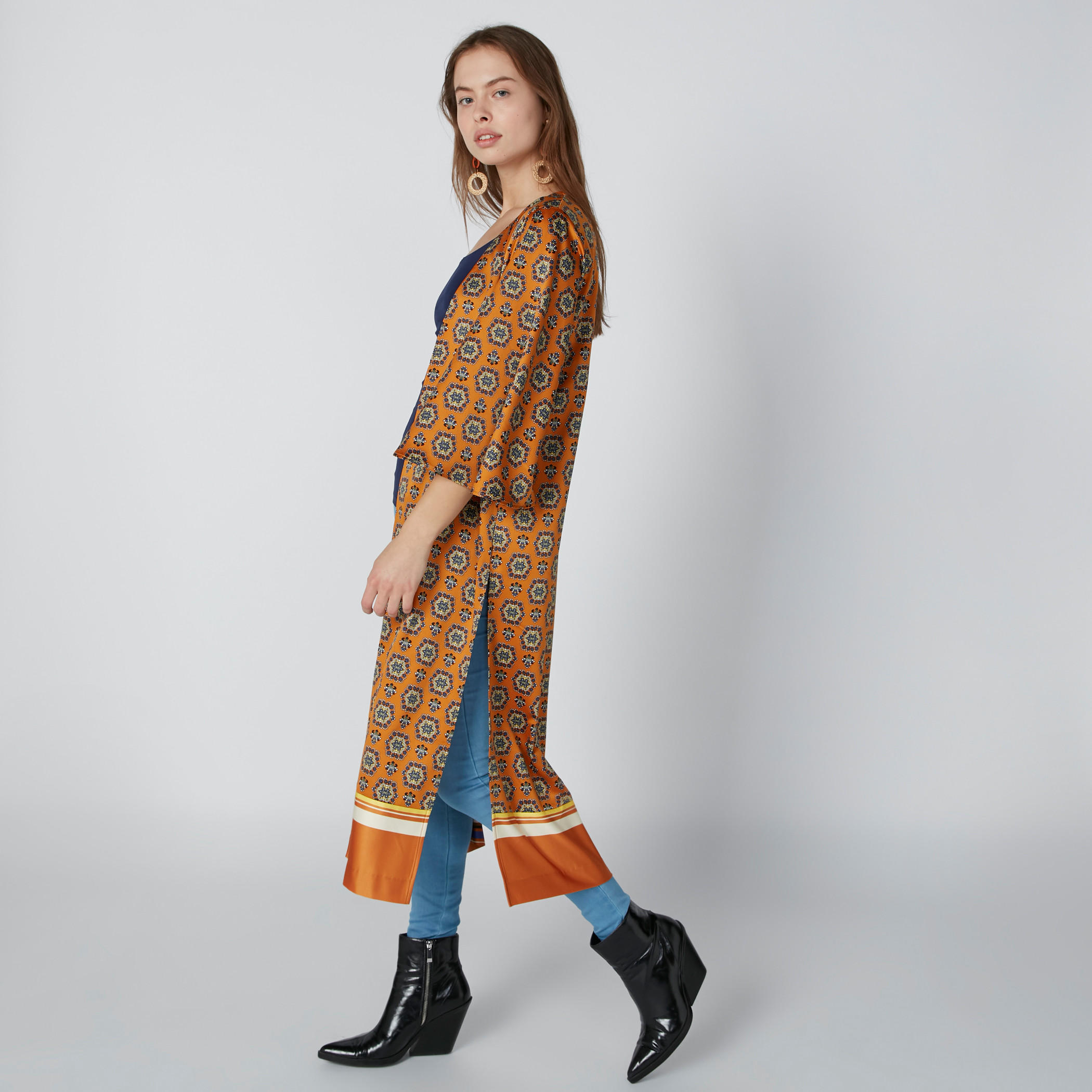 سترة كيمونو طويلة بفتحات وأكمام واسعة وطبعات-women-winterwear-cardigansandjumpers-cardigans-image-1