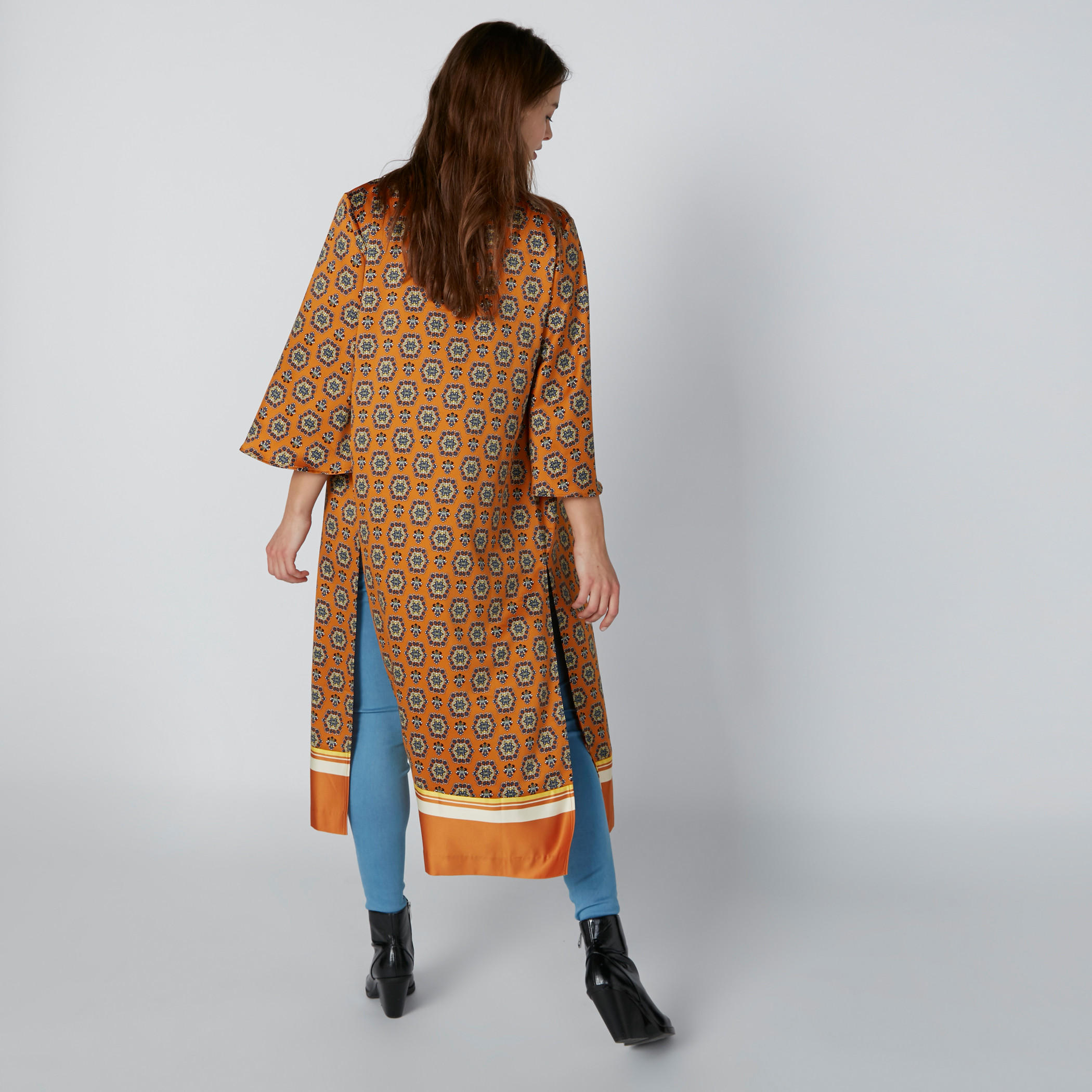 سترة كيمونو طويلة بفتحات وأكمام واسعة وطبعات-women-winterwear-cardigansandjumpers-cardigans-image-2