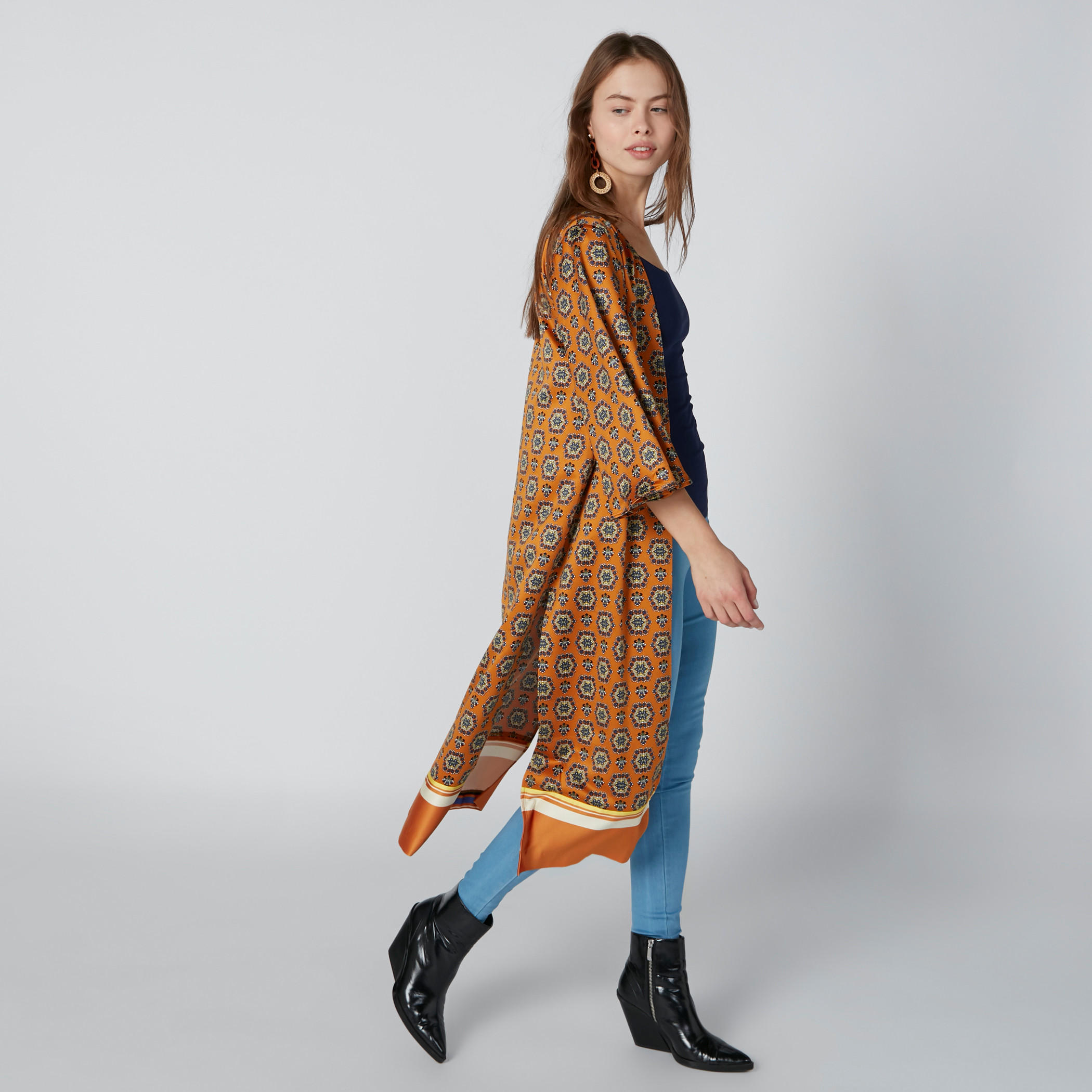 سترة كيمونو طويلة بفتحات وأكمام واسعة وطبعات-women-winterwear-cardigansandjumpers-cardigans-image-5