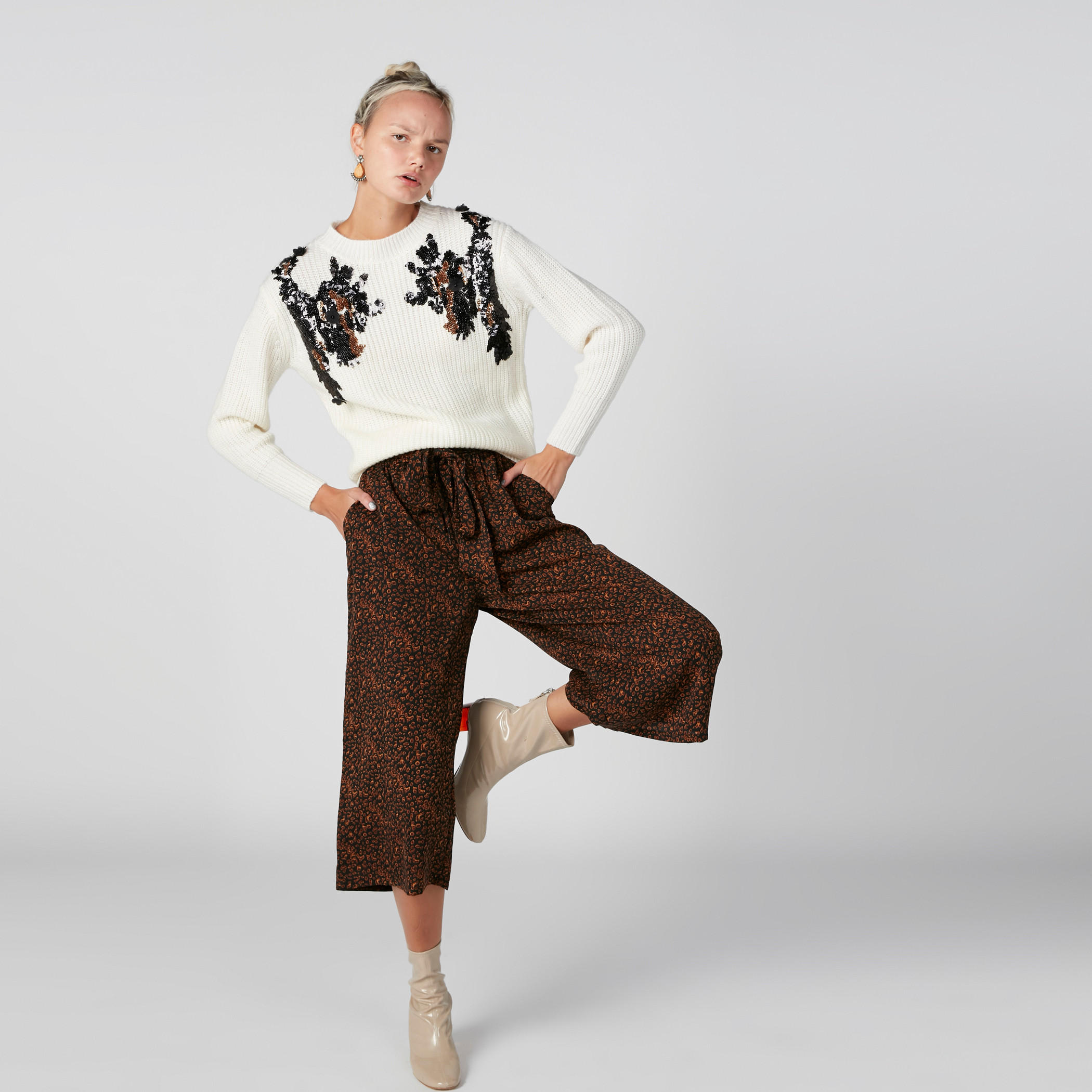 Embellished Sweater with Crew Neck and Long Sleeves-women-clothing-cardigansandjumpers-jumpers-image-3