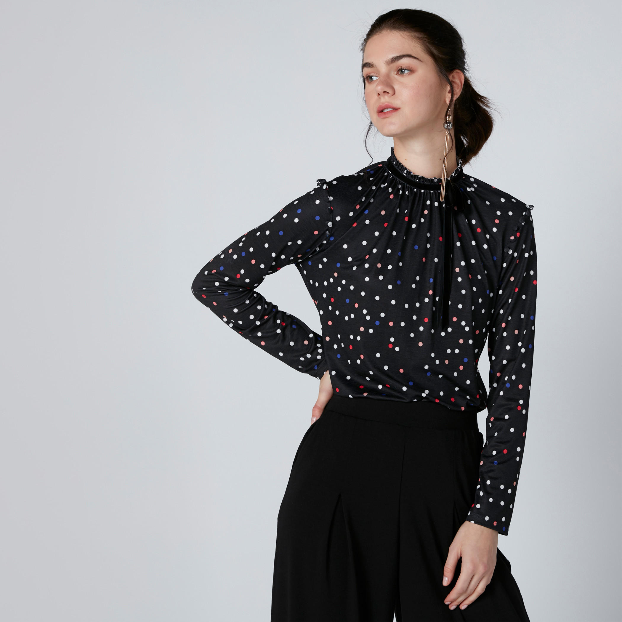 بلوزة بياقة عالية وأكمام طويلة وطبعات منقّطة-women-clothing-shirtsandblouses-blouses-image-3