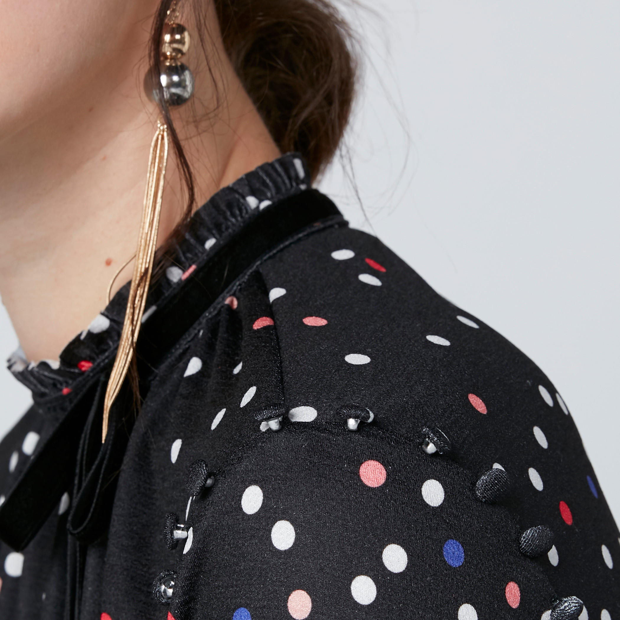 بلوزة بياقة عالية وأكمام طويلة وطبعات منقّطة-women-clothing-shirtsandblouses-blouses-image-4