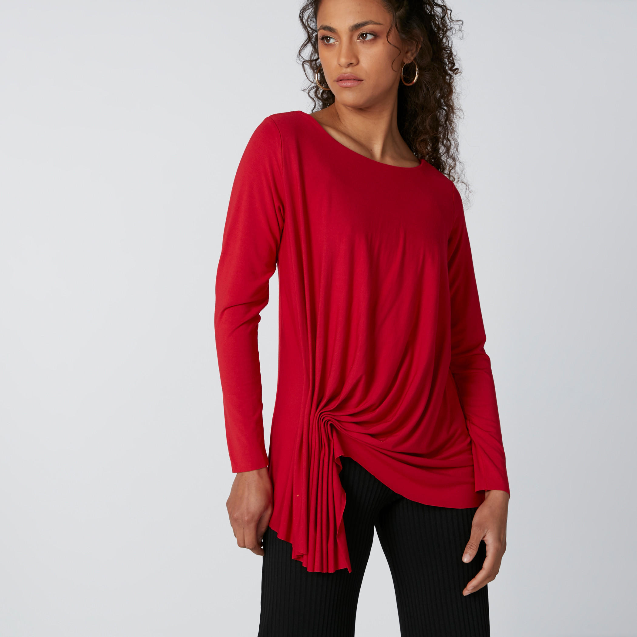 بلوزة بياقة قارب وأكمام طويلة وحوّاف غير مستوية-women-clothing-tshirts-image-5