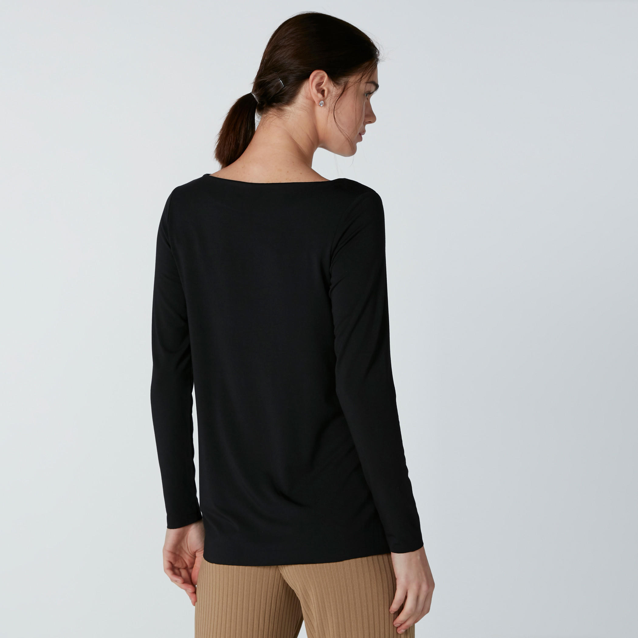 بلوزة بياقة قارب وأكمام طويلة وحوّاف غير مستوية-women-clothing-tshirts-image-10