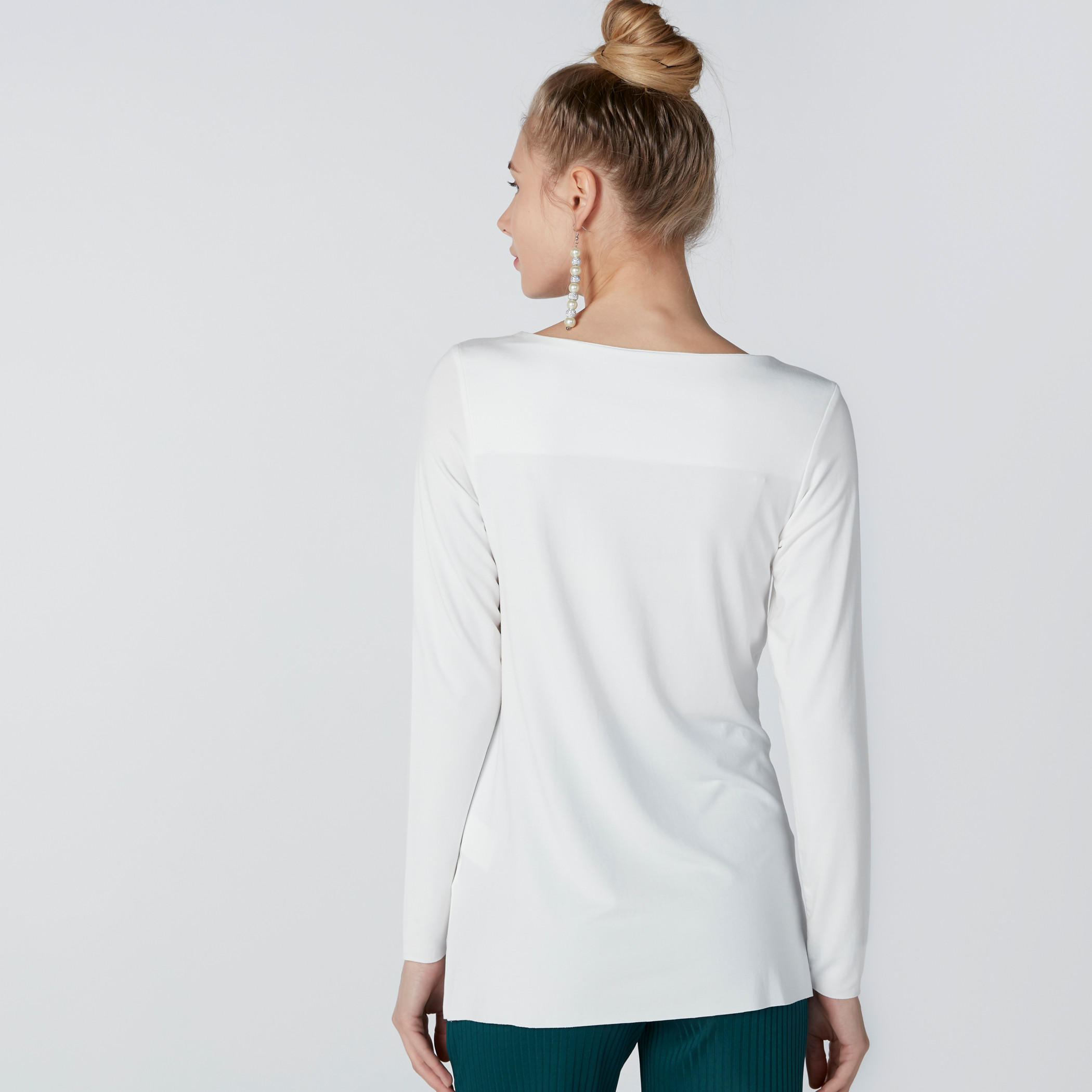 بلوزة بياقة قارب وأكمام طويلة وحوّاف غير مستوية-women-clothing-tshirts-image-2