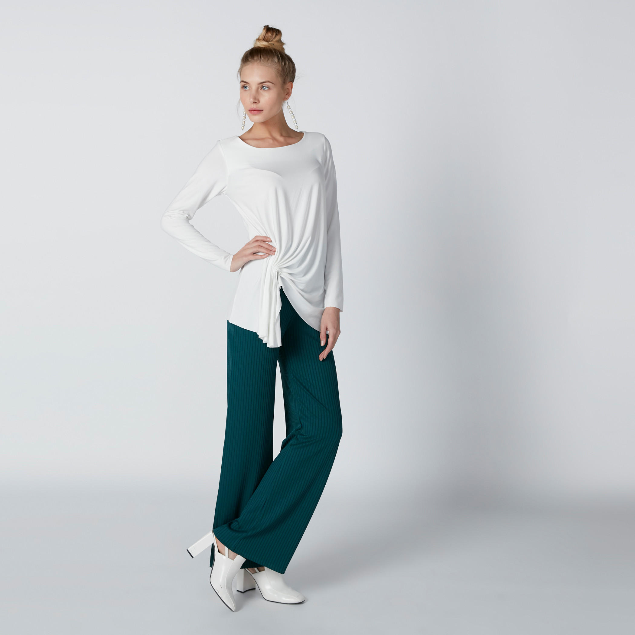 بلوزة بياقة قارب وأكمام طويلة وحوّاف غير مستوية-women-clothing-tshirts-image-3
