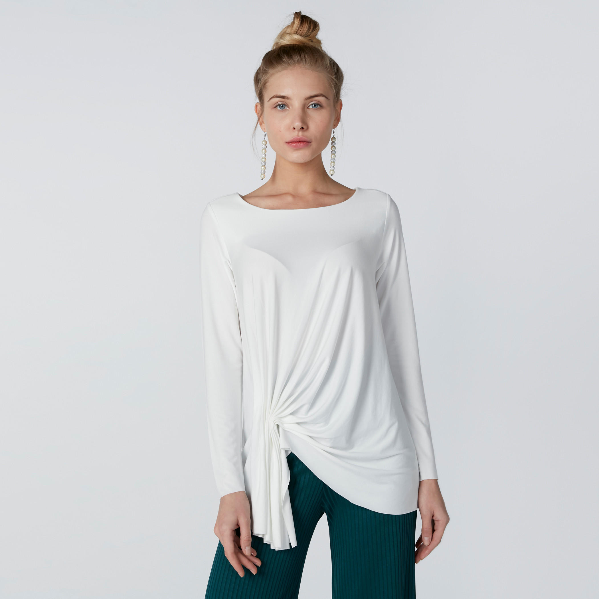 بلوزة بياقة قارب وأكمام طويلة وحوّاف غير مستوية-women-clothing-tshirts-image-4