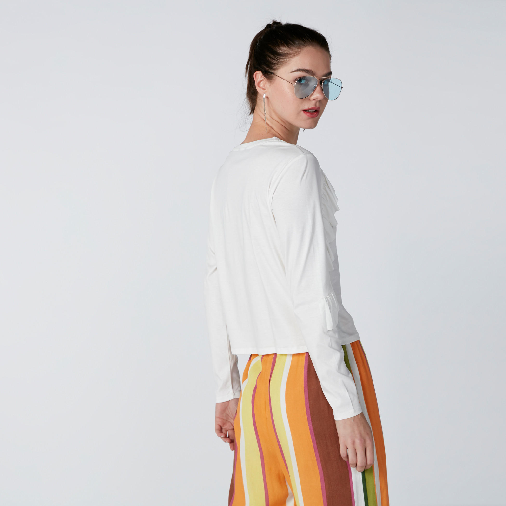 بلوزة بياقة مستديرة وأكمام طويلة وتفاصيل كشكش-women-clothing-shirtsandblouses-blouses-image-1