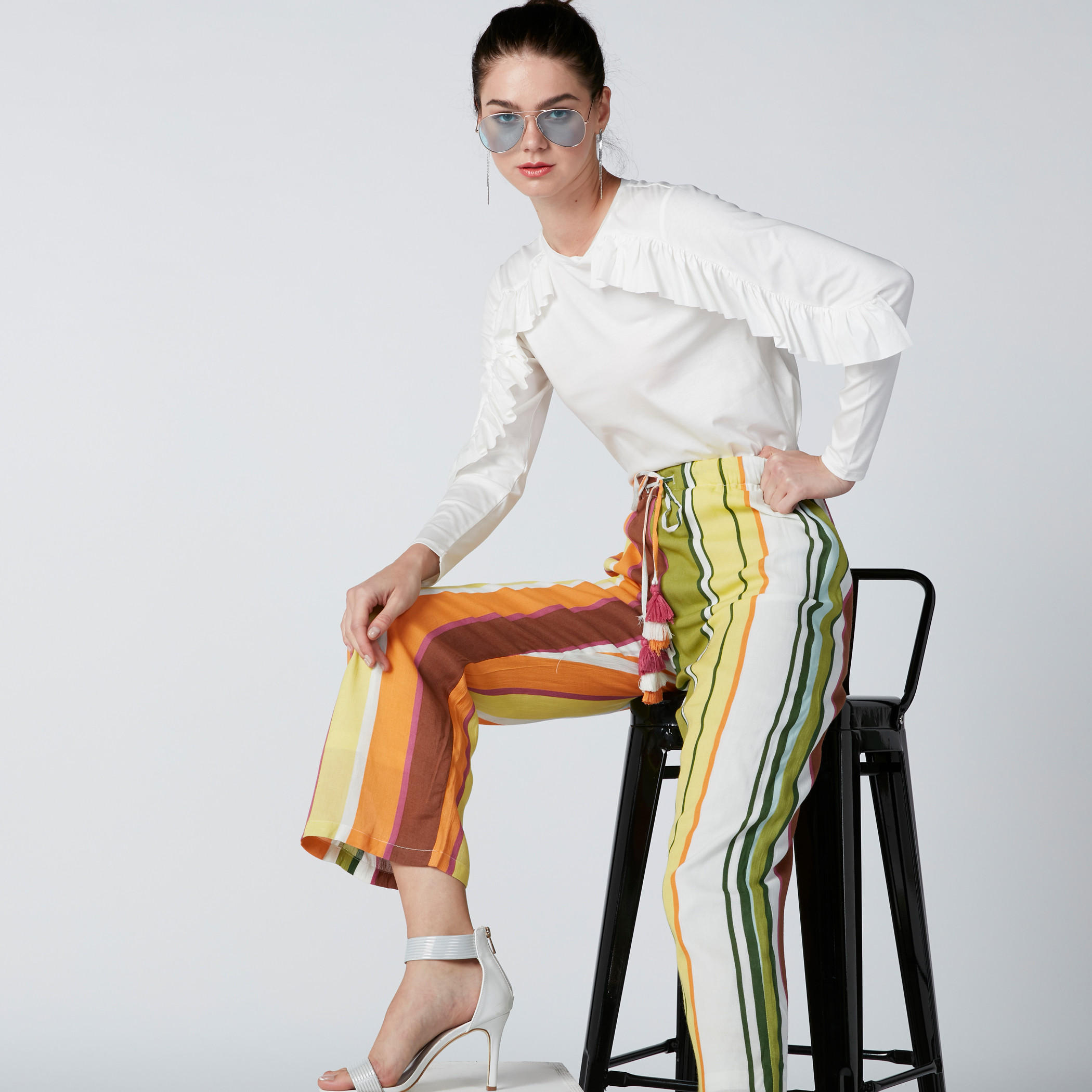 بلوزة بياقة مستديرة وأكمام طويلة وتفاصيل كشكش-women-clothing-shirtsandblouses-blouses-image-2