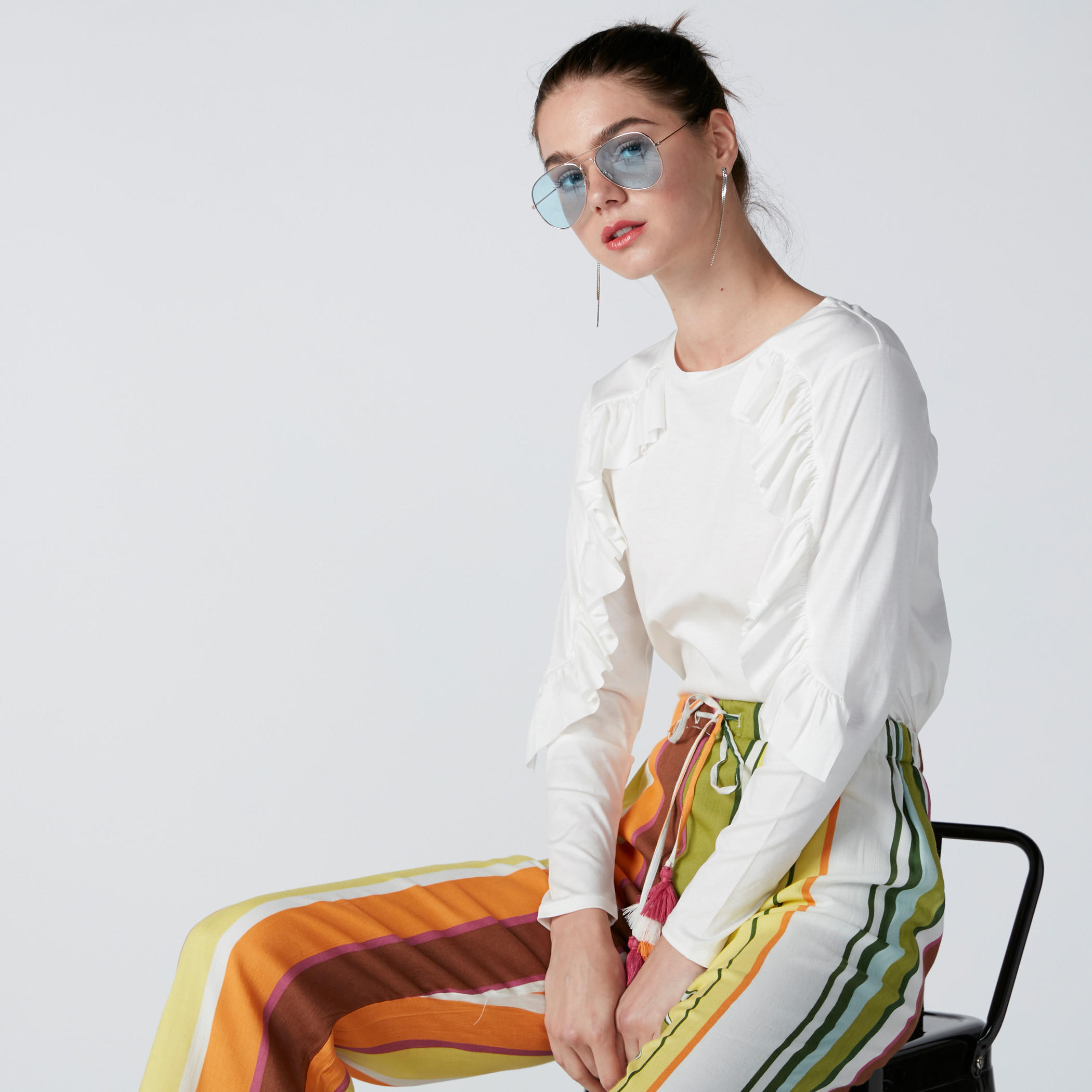 بلوزة بياقة مستديرة وأكمام طويلة وتفاصيل كشكش-women-clothing-shirtsandblouses-blouses-image-3