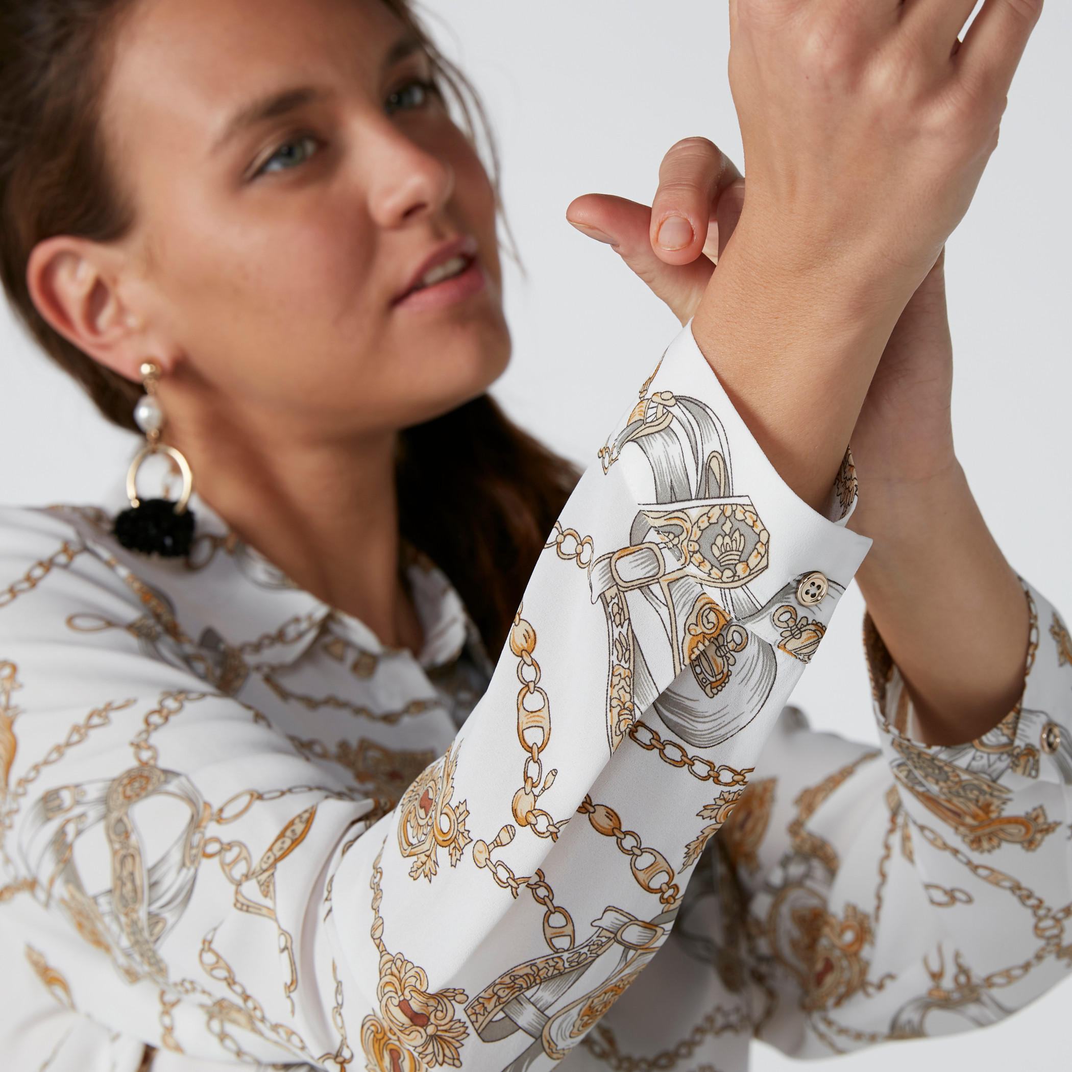 قميص بطبعات وأزرار غير مرئية-women-clothing-shirtsandblouses-shirts-image-1