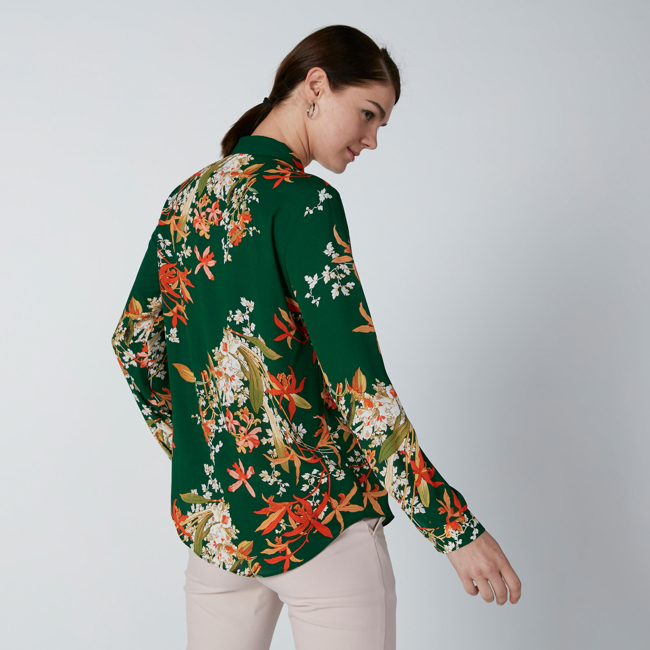 قميص بأكمام طويلة وأزرار غير مرئية وطبعات زهرية-women-clothing-shirtsandblouses-shirts-image-1