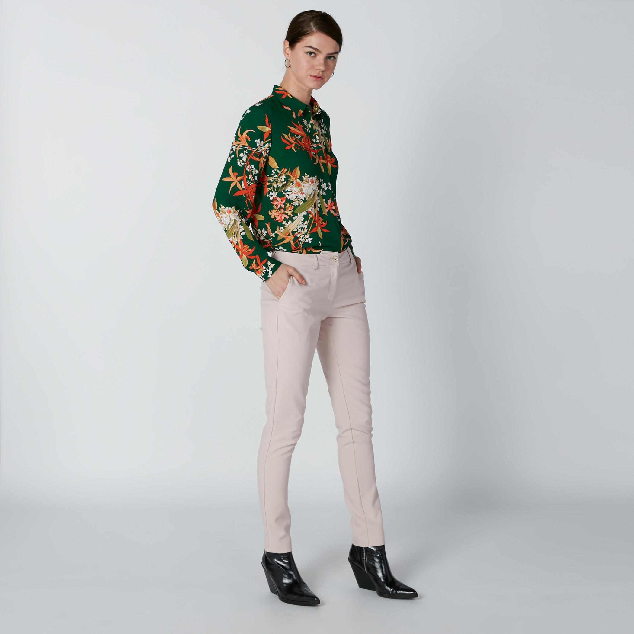 قميص بأكمام طويلة وأزرار غير مرئية وطبعات زهرية-women-clothing-shirtsandblouses-shirts-image-2