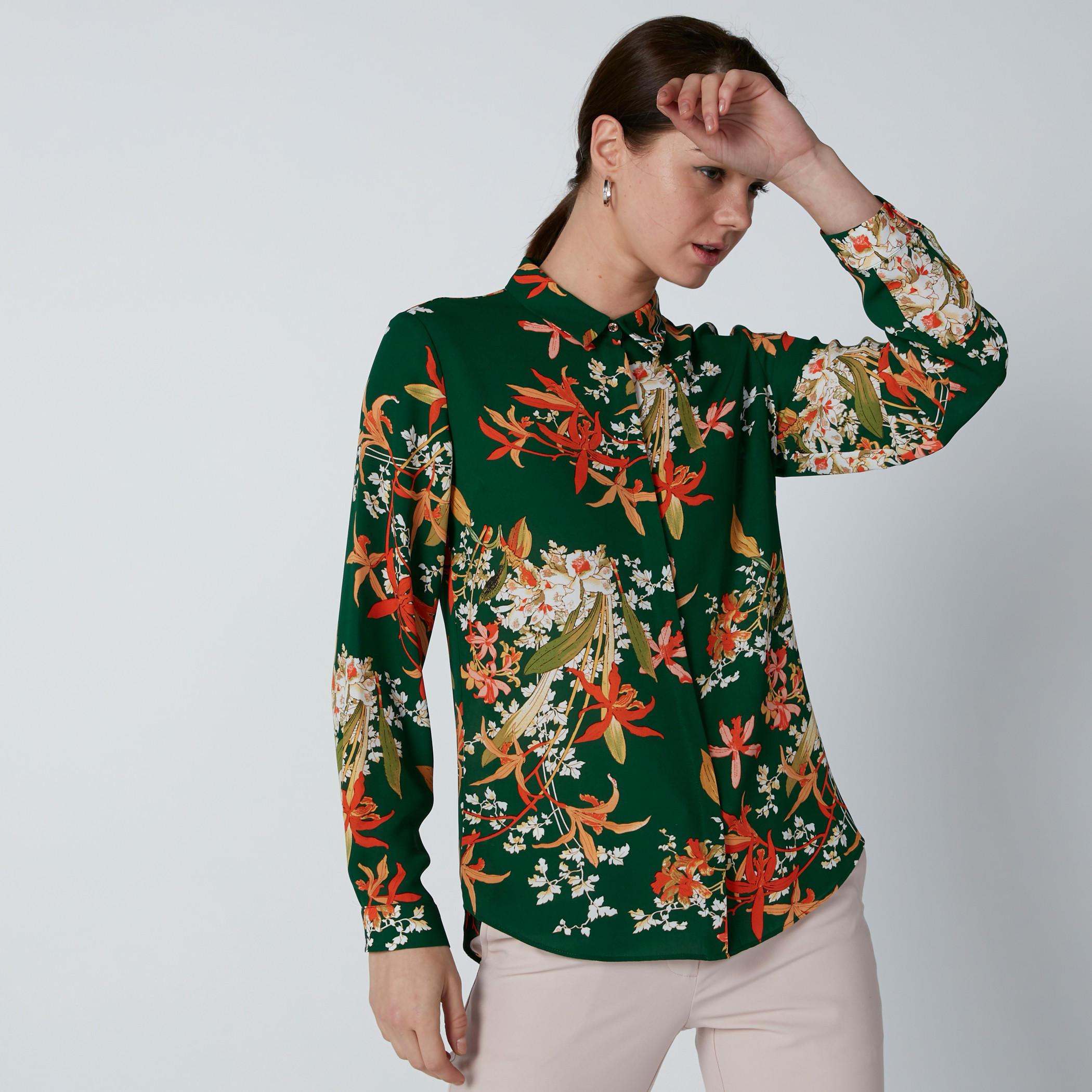 قميص بأكمام طويلة وأزرار غير مرئية وطبعات زهرية-women-clothing-shirtsandblouses-shirts-image-3