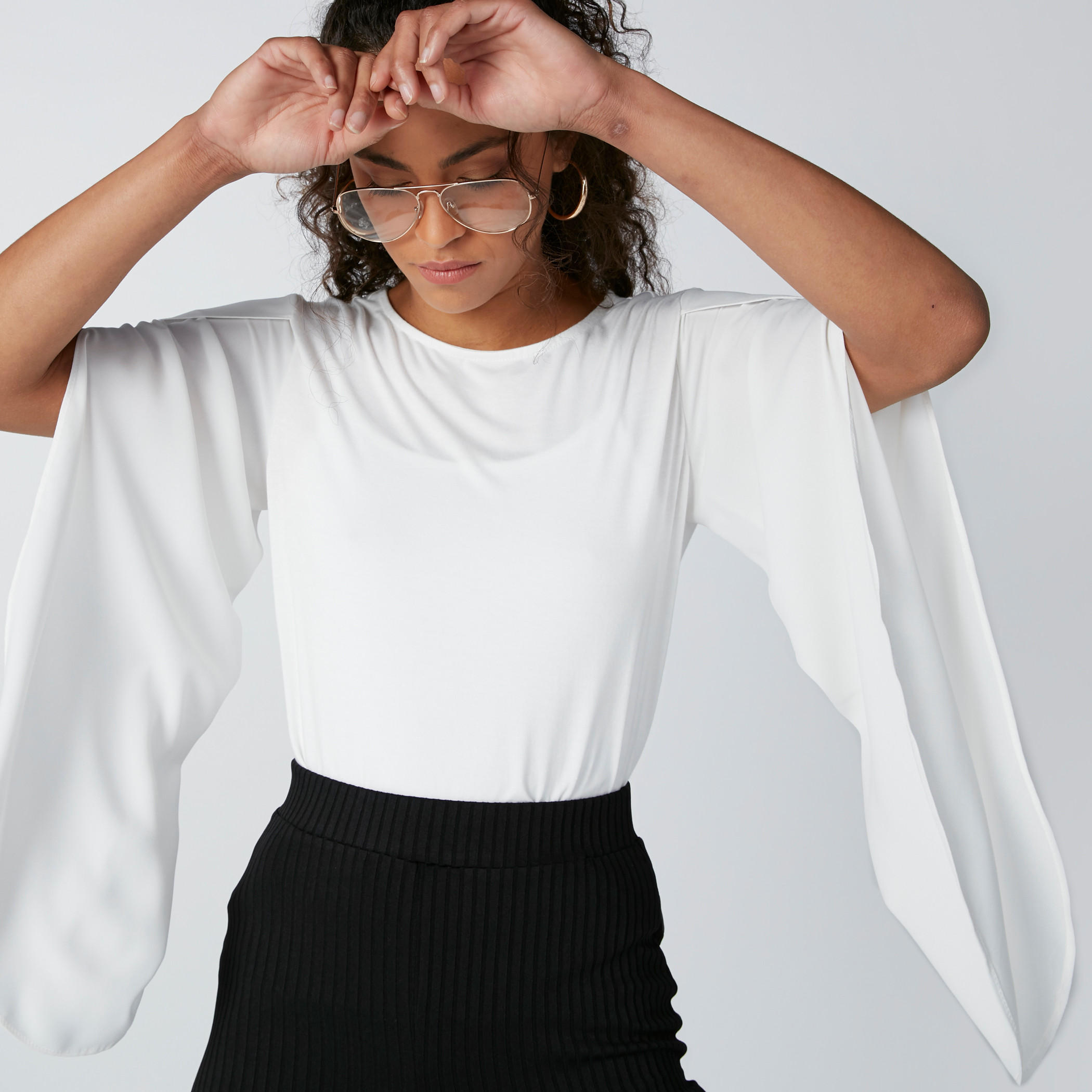 بلوزة بياقة مستديرة وأكمام واسعة-women-clothing-shirtsandblouses-blouses-image-1