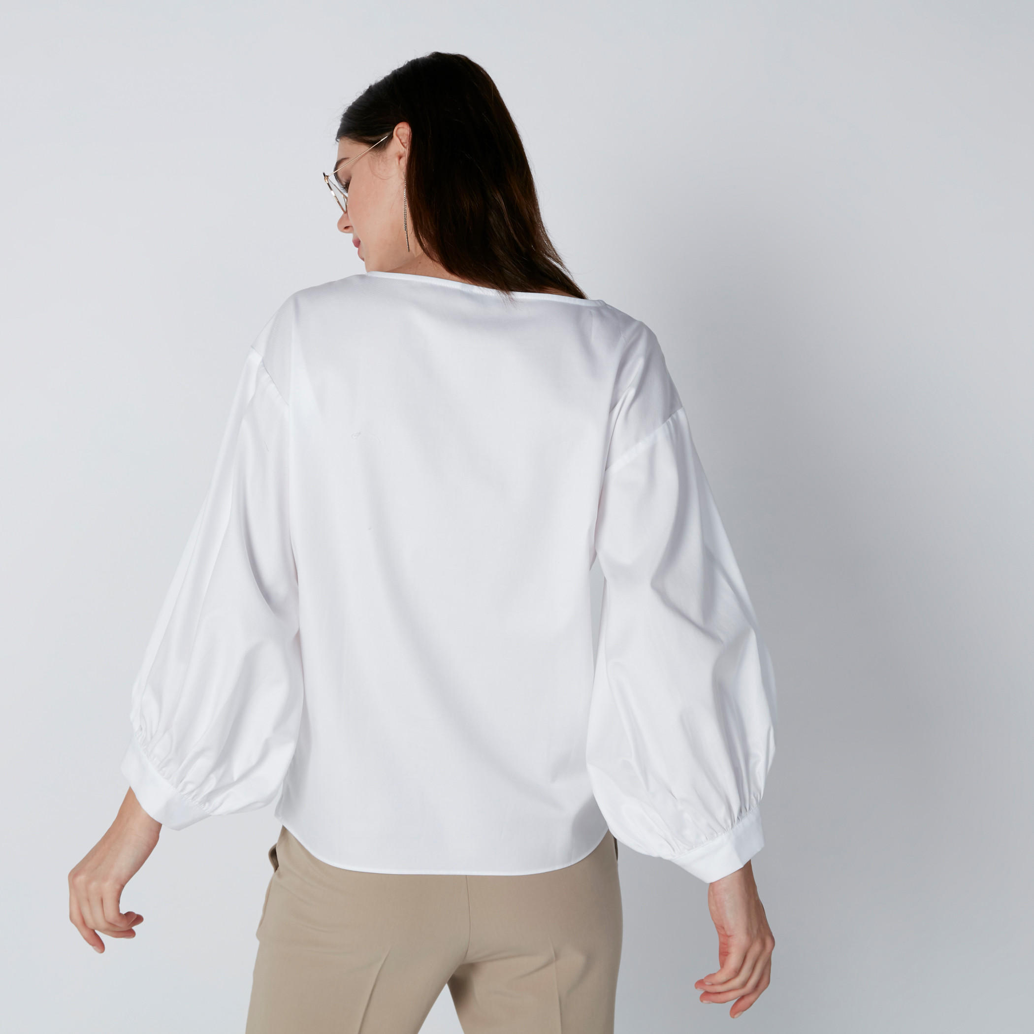 بلوزة بياقة مستديرة وأكمام بيشوب-women-clothing-shirtsandblouses-blouses-image-3