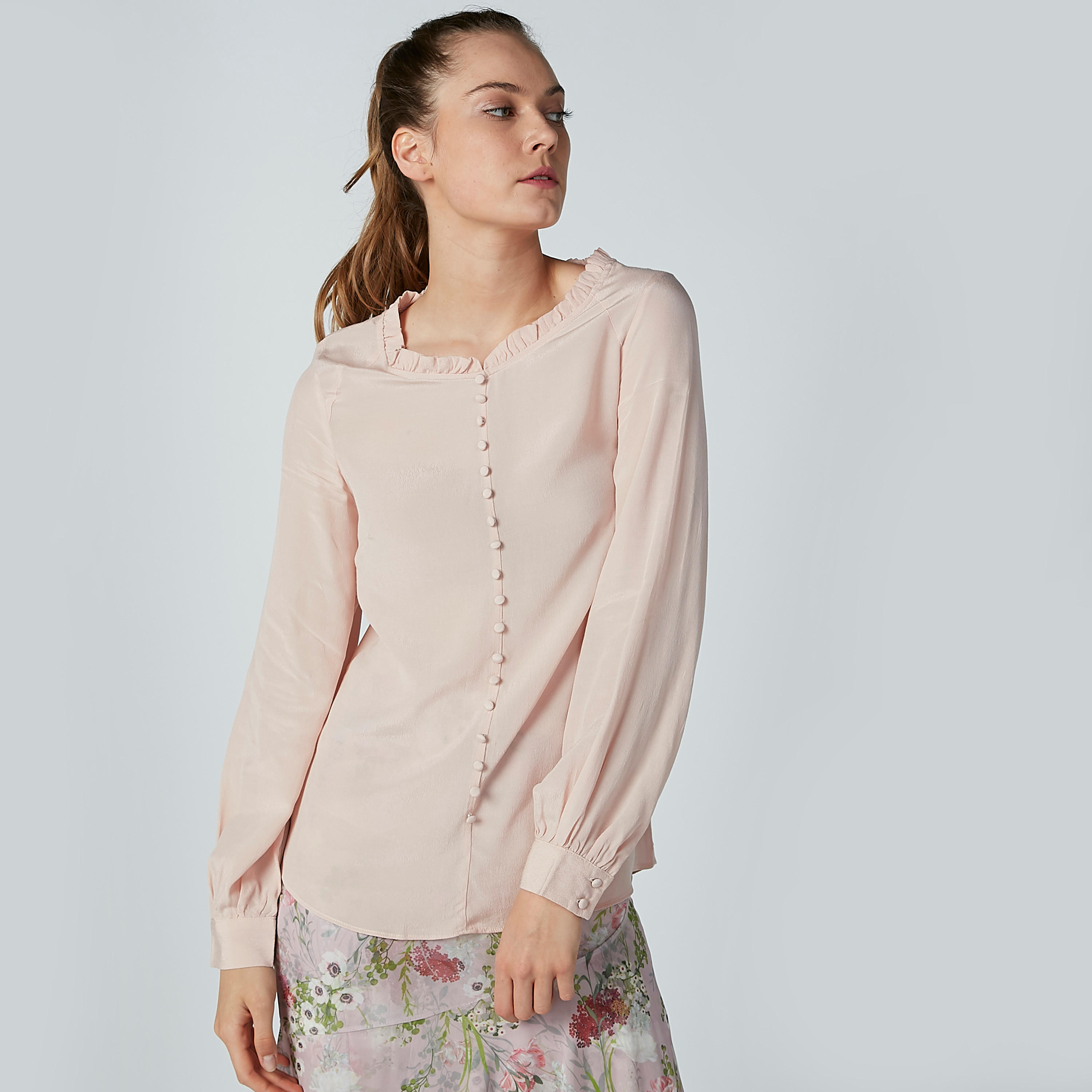 بلوزة بقصّة سليم وأكمام طويلة وتفاصيل كشكش-women-clothing-shirtsandblouses-blouses-image-1