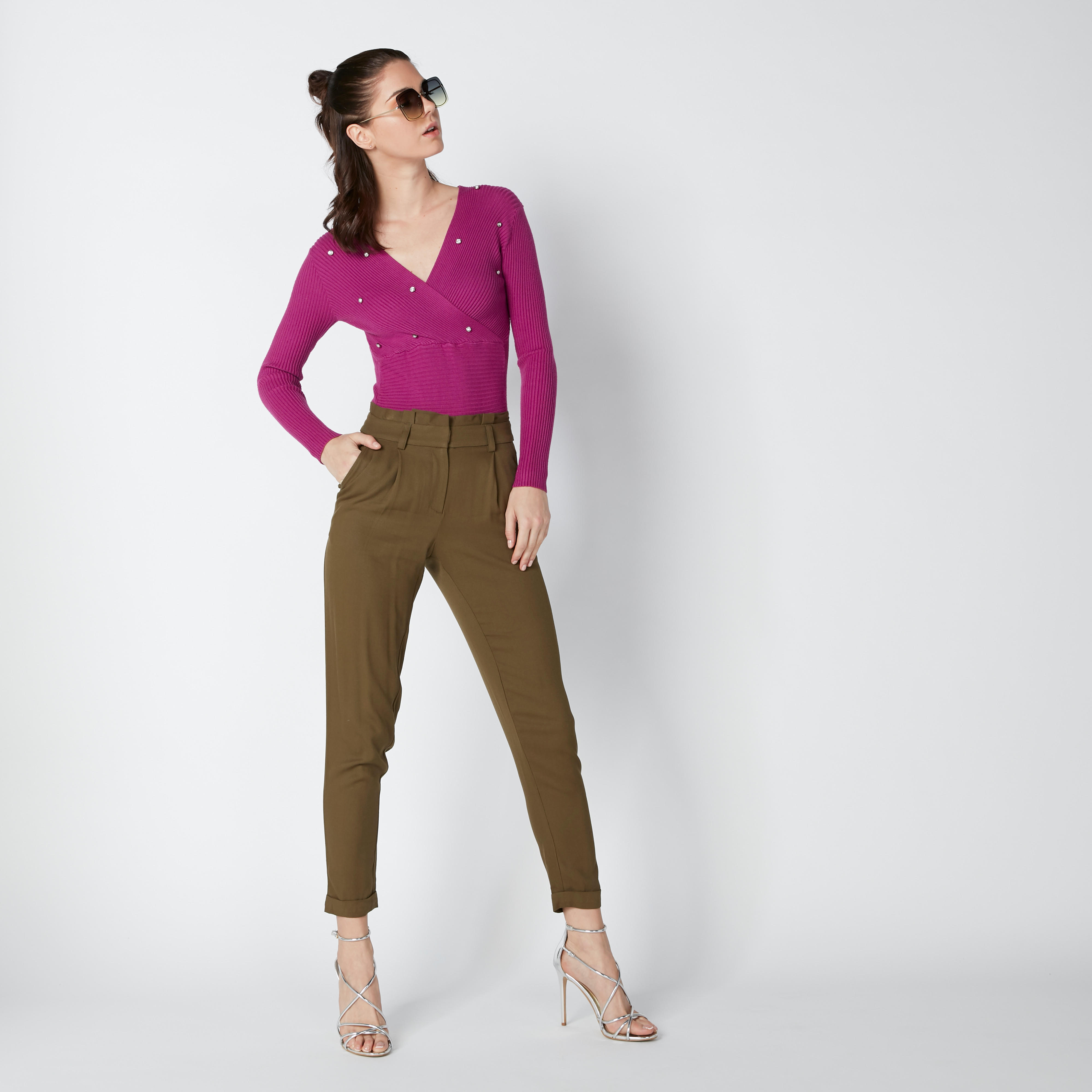 بنطال شينو طويل بقصّة واسعة وجيوب وخصر متوسط الارتفاع-women-clothing-bottoms-trousers-image-1