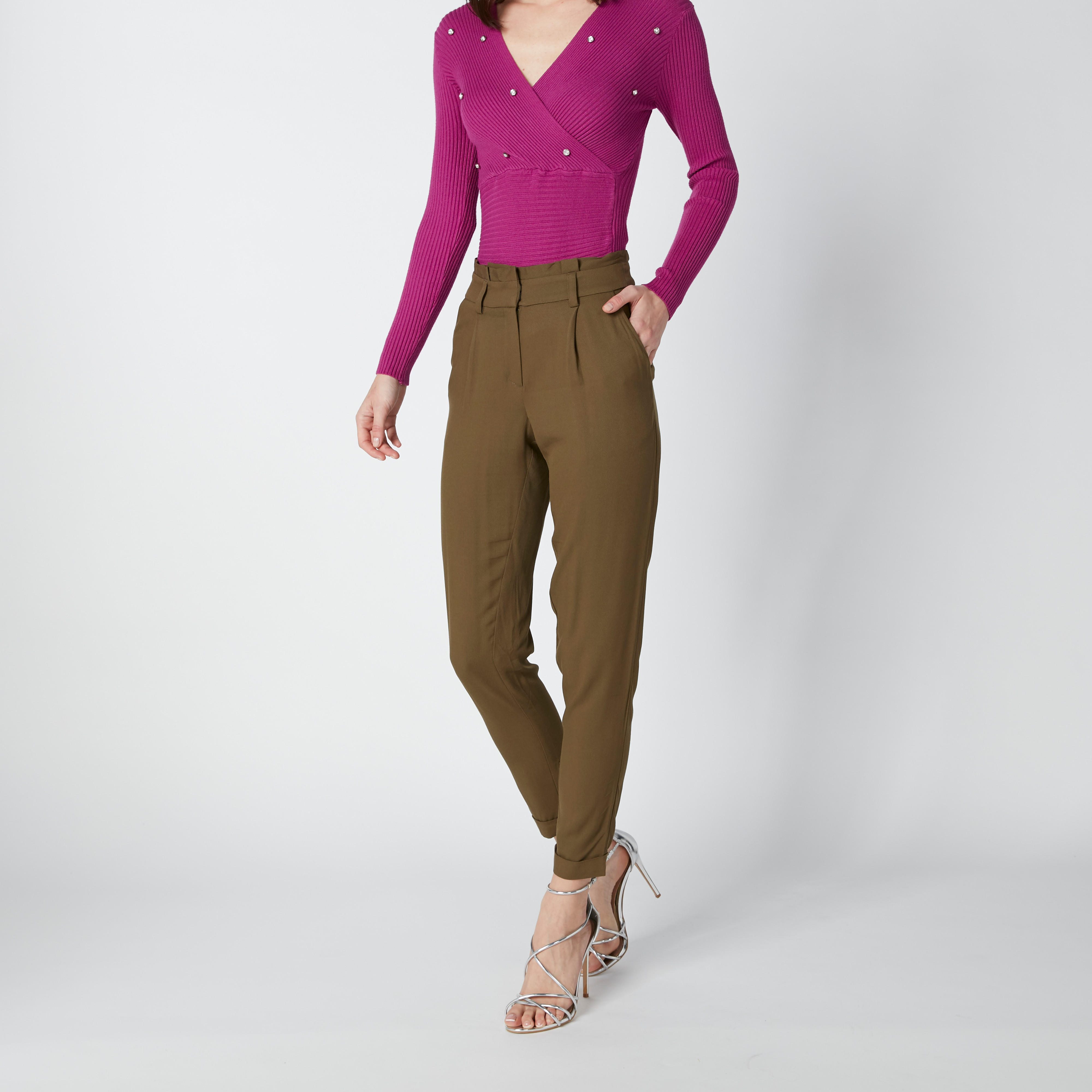 بنطال شينو طويل بقصّة واسعة وجيوب وخصر متوسط الارتفاع-women-clothing-bottoms-trousers-image-2