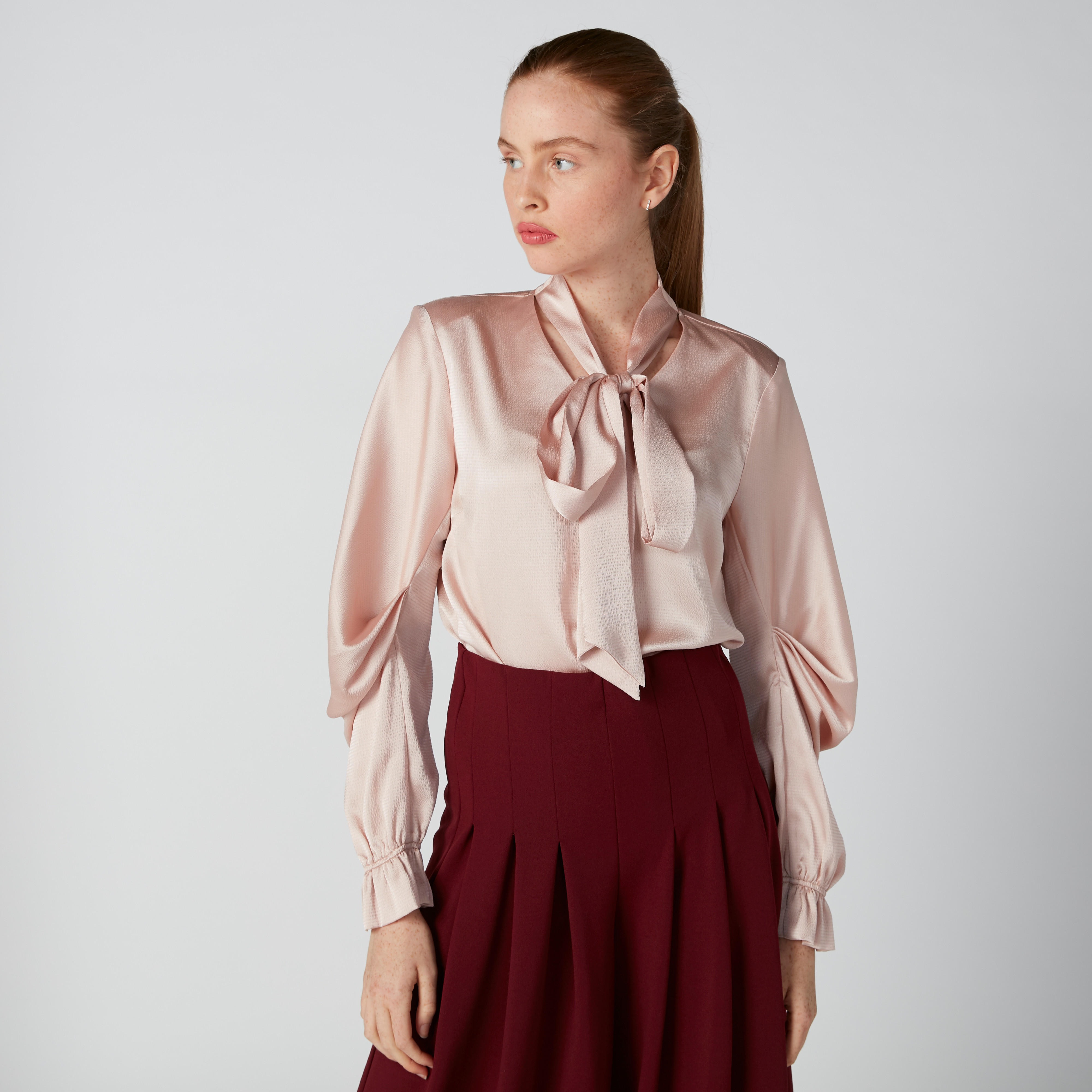 بلوزة مستدامة بأكمام طويلة وفيونكة-women-clothing-shirtsandblouses-blouses-image-1