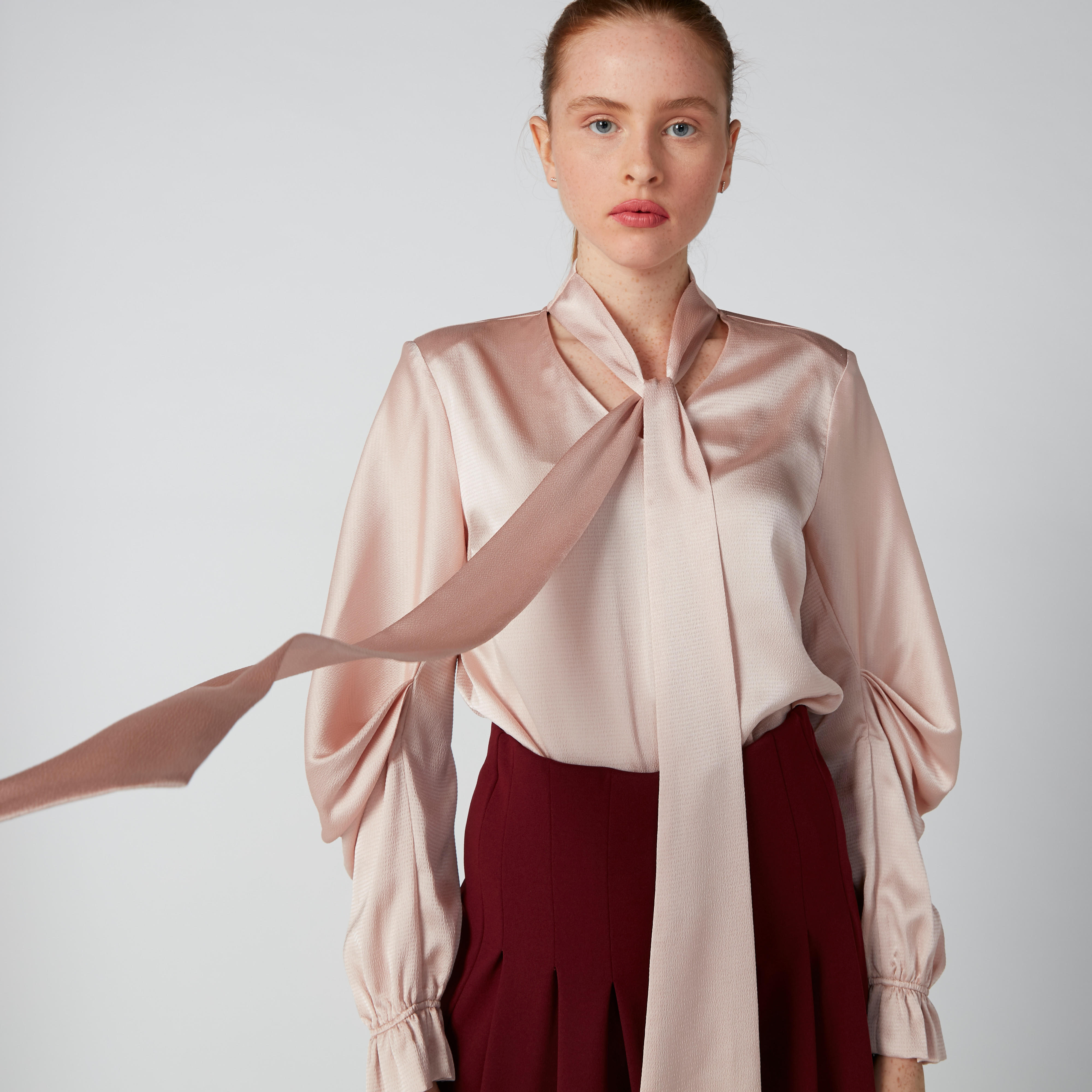 بلوزة مستدامة بأكمام طويلة وفيونكة-women-clothing-shirtsandblouses-blouses-image-3