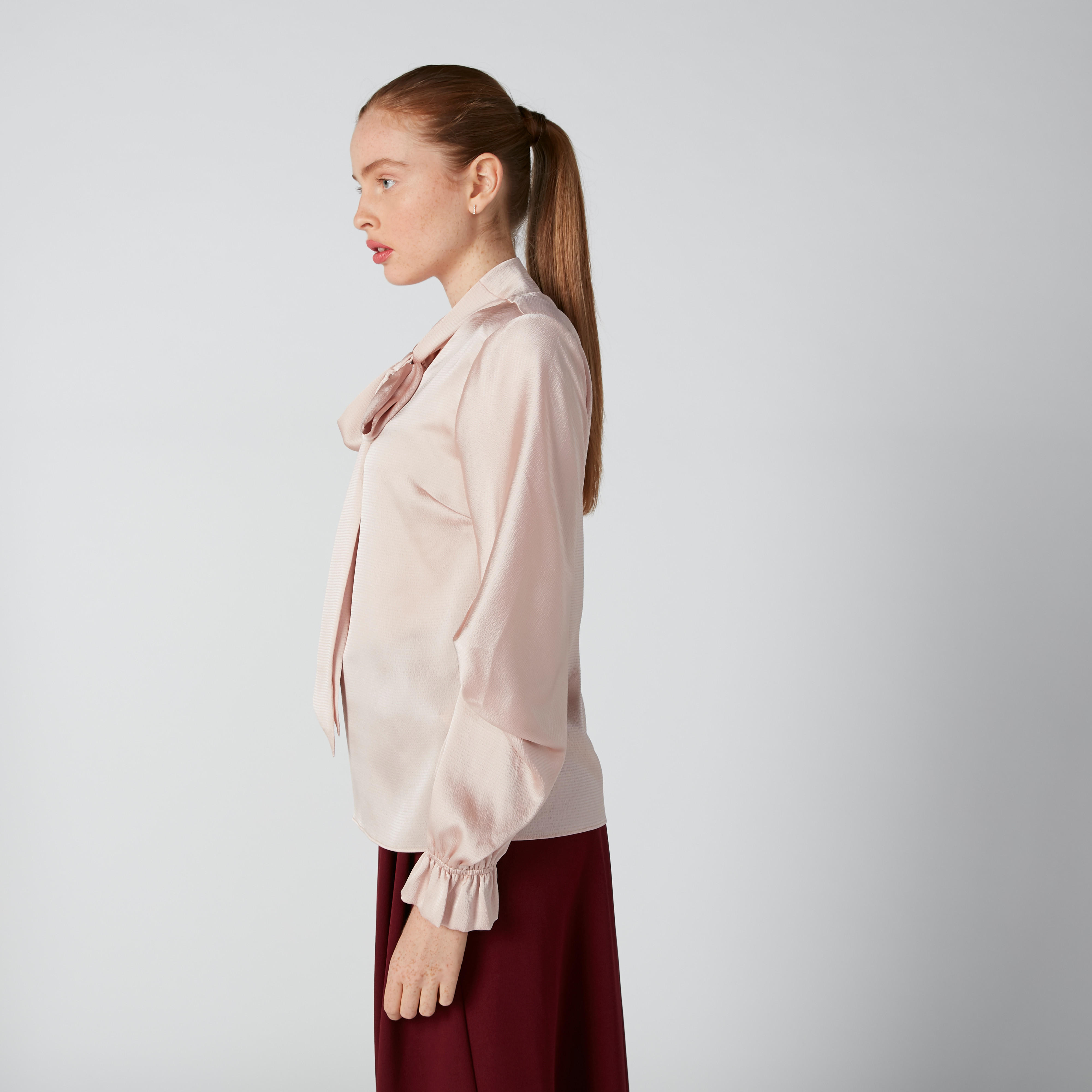 بلوزة مستدامة بأكمام طويلة وفيونكة-women-clothing-shirtsandblouses-blouses-image-5
