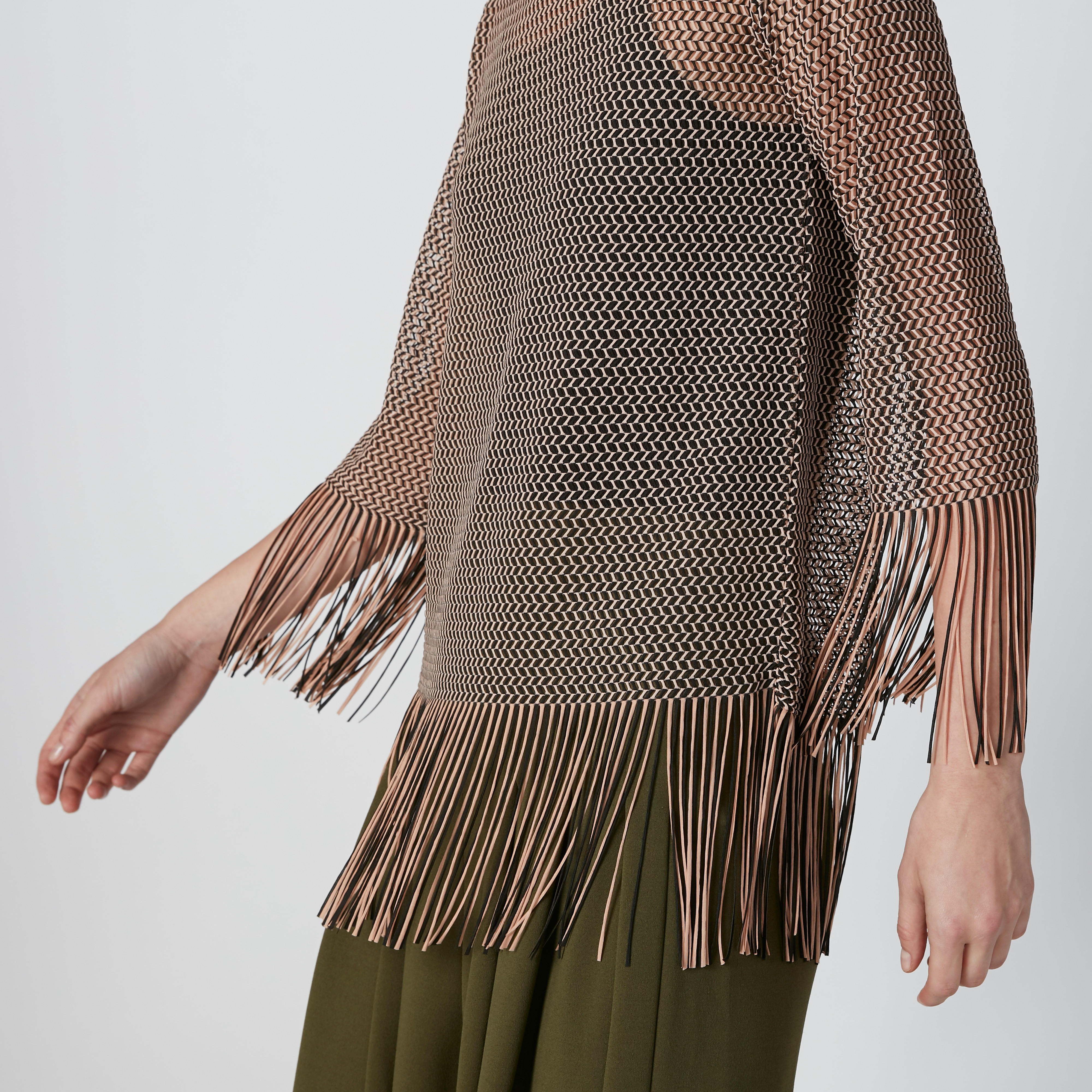 بلوزة مستدامة بارزة الملمس بياقة قارب وشُرّابات-women-clothing-shirtsandblouses-blouses-image-1