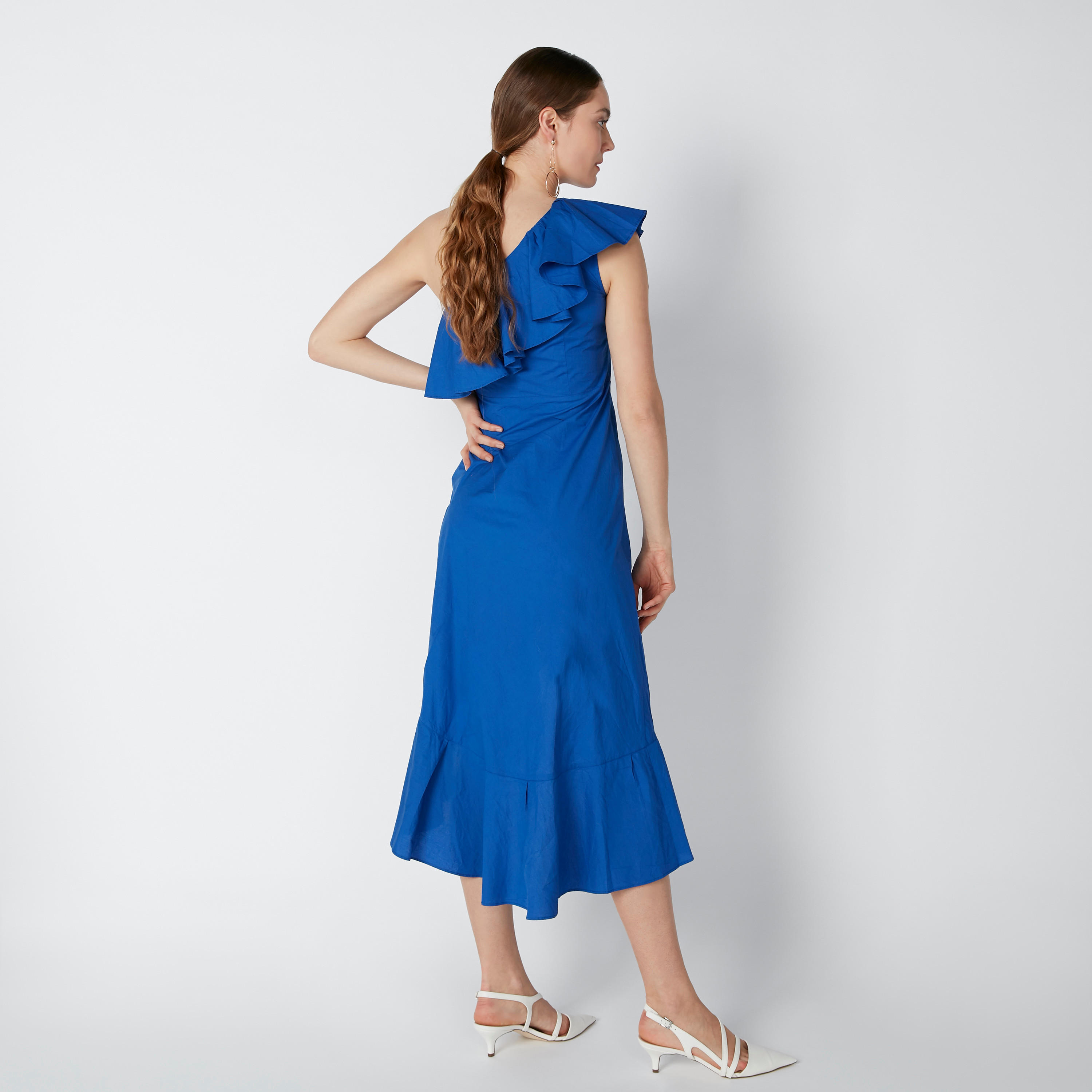 فستان سادة بكتف واحد وتفاصيل كشكش وحوّاف غير مستوية-women-clothing-dresses-image-2