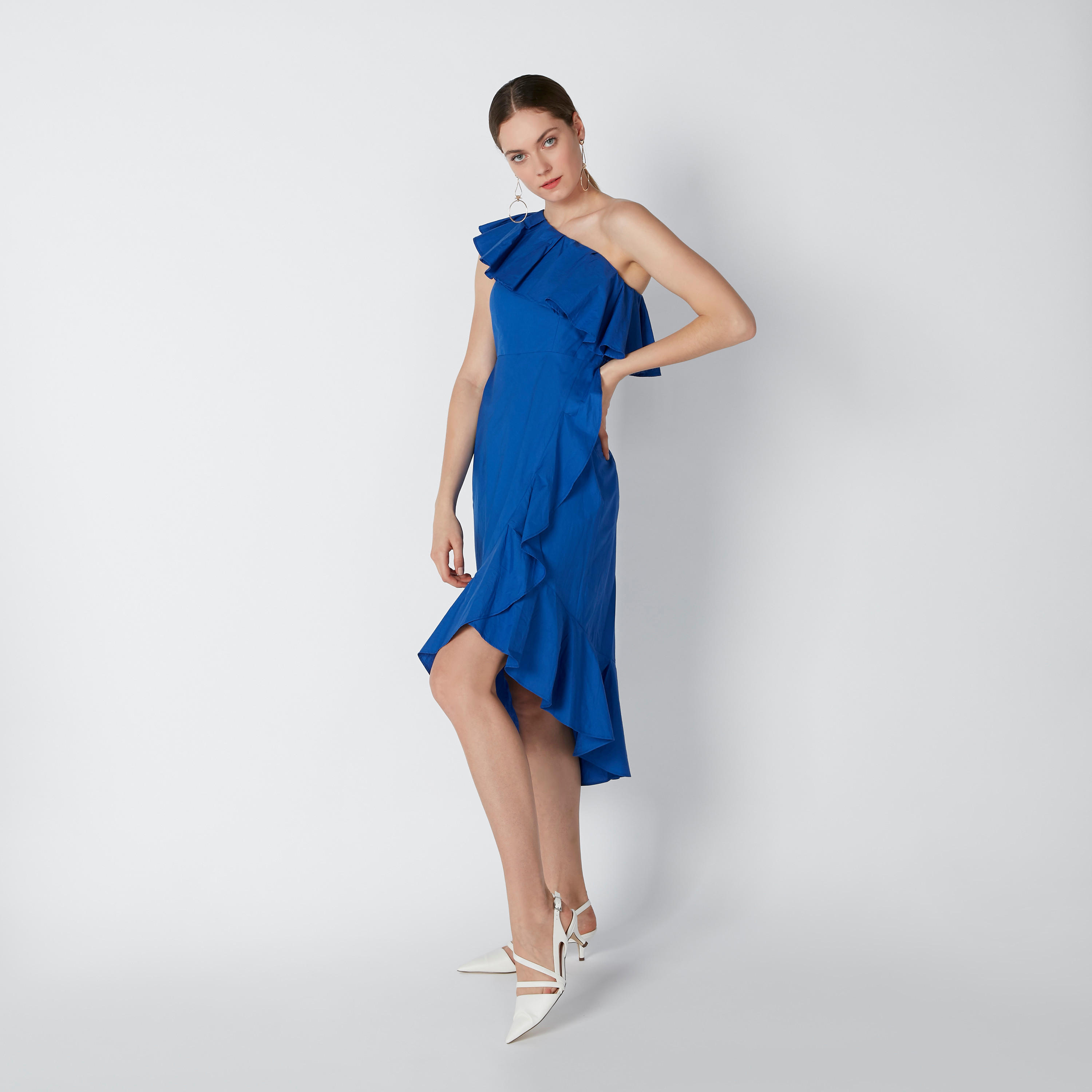 فستان سادة بكتف واحد وتفاصيل كشكش وحوّاف غير مستوية-women-clothing-dresses-image-3