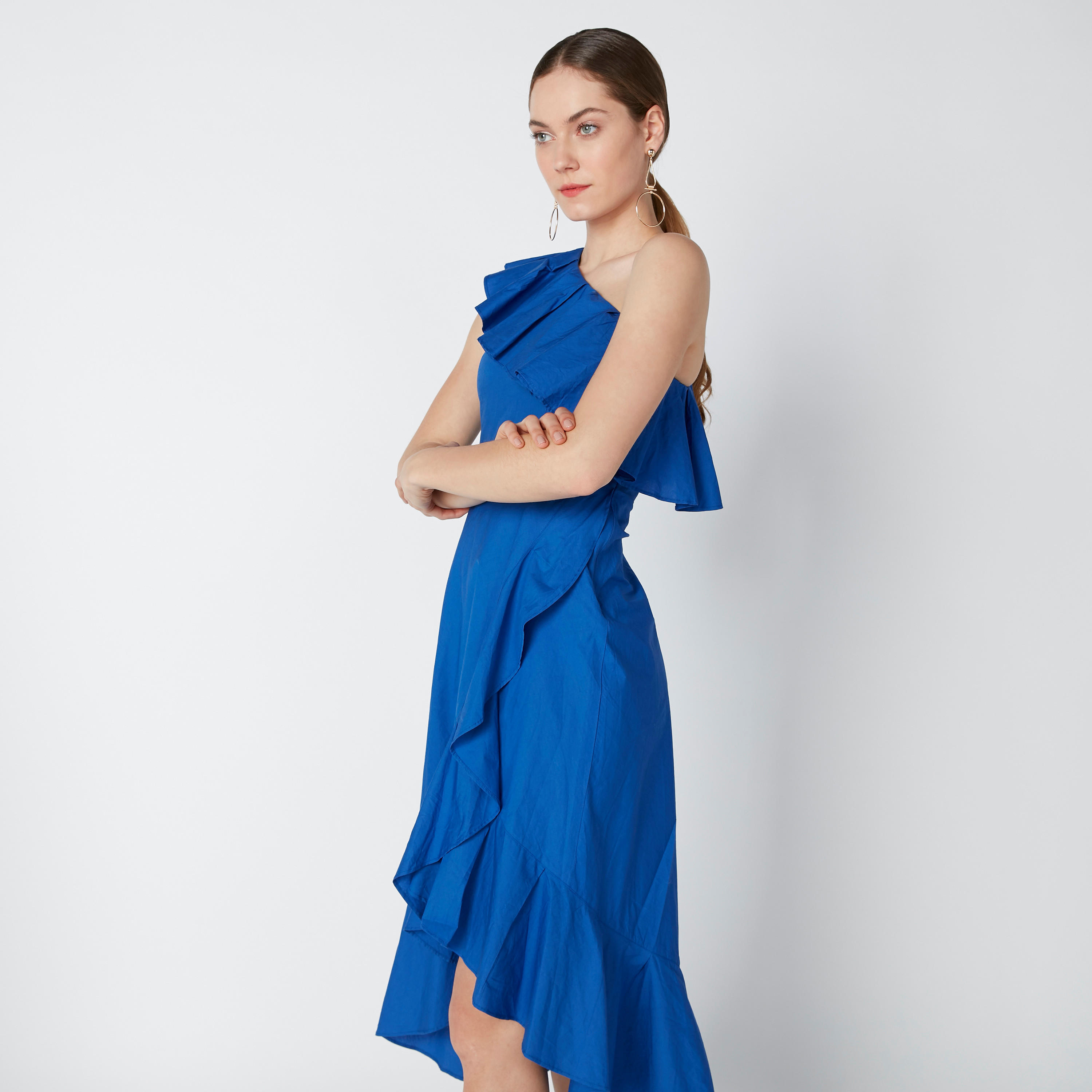 فستان سادة بكتف واحد وتفاصيل كشكش وحوّاف غير مستوية-women-clothing-dresses-image-5