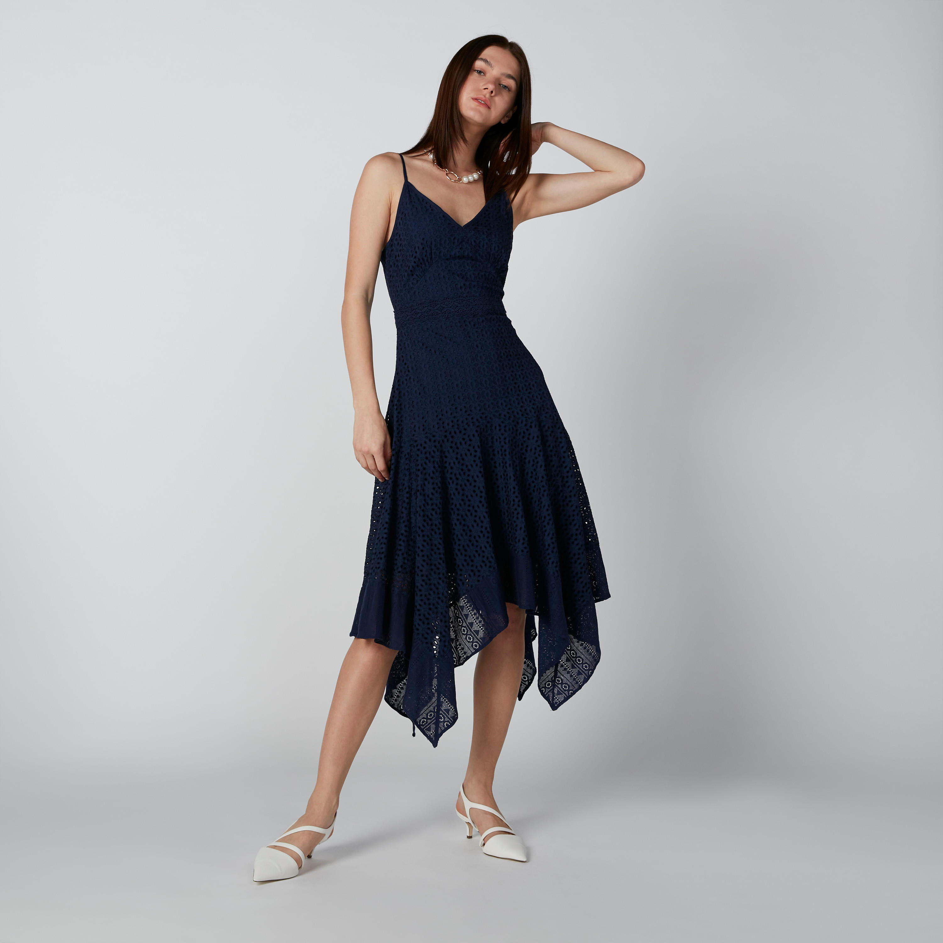 فستان متوسط الطول بحوّاف غير مستوية وحمّالات رفيعة-women-clothing-dresses-image-1