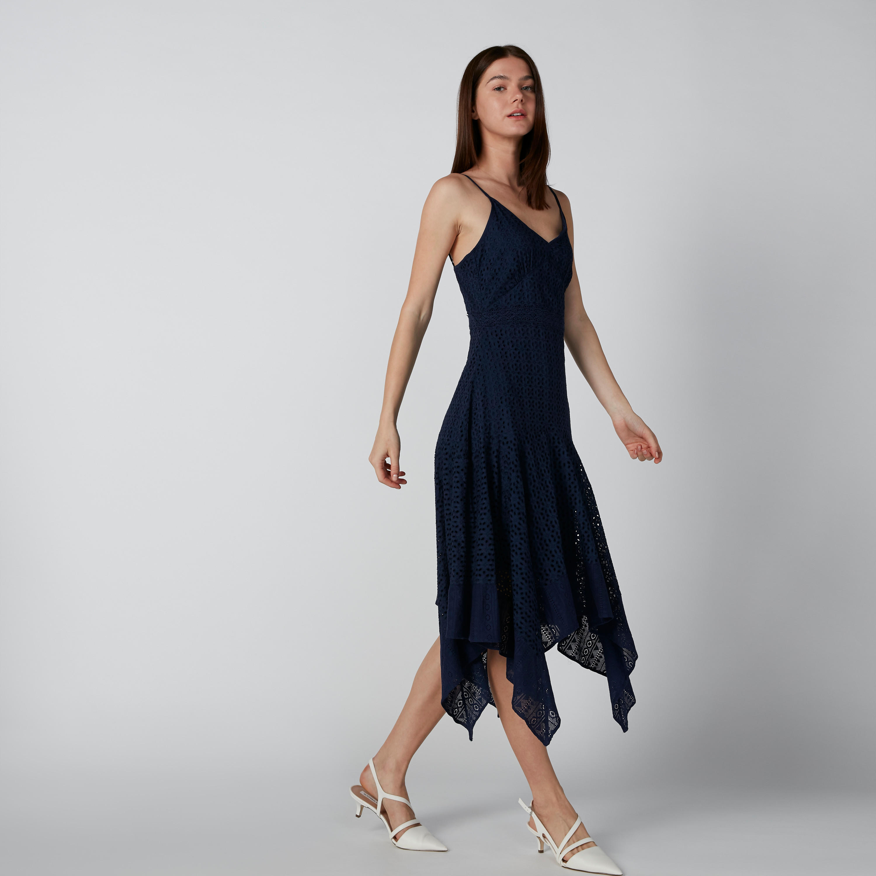 فستان متوسط الطول بحوّاف غير مستوية وحمّالات رفيعة-women-clothing-dresses-image-4