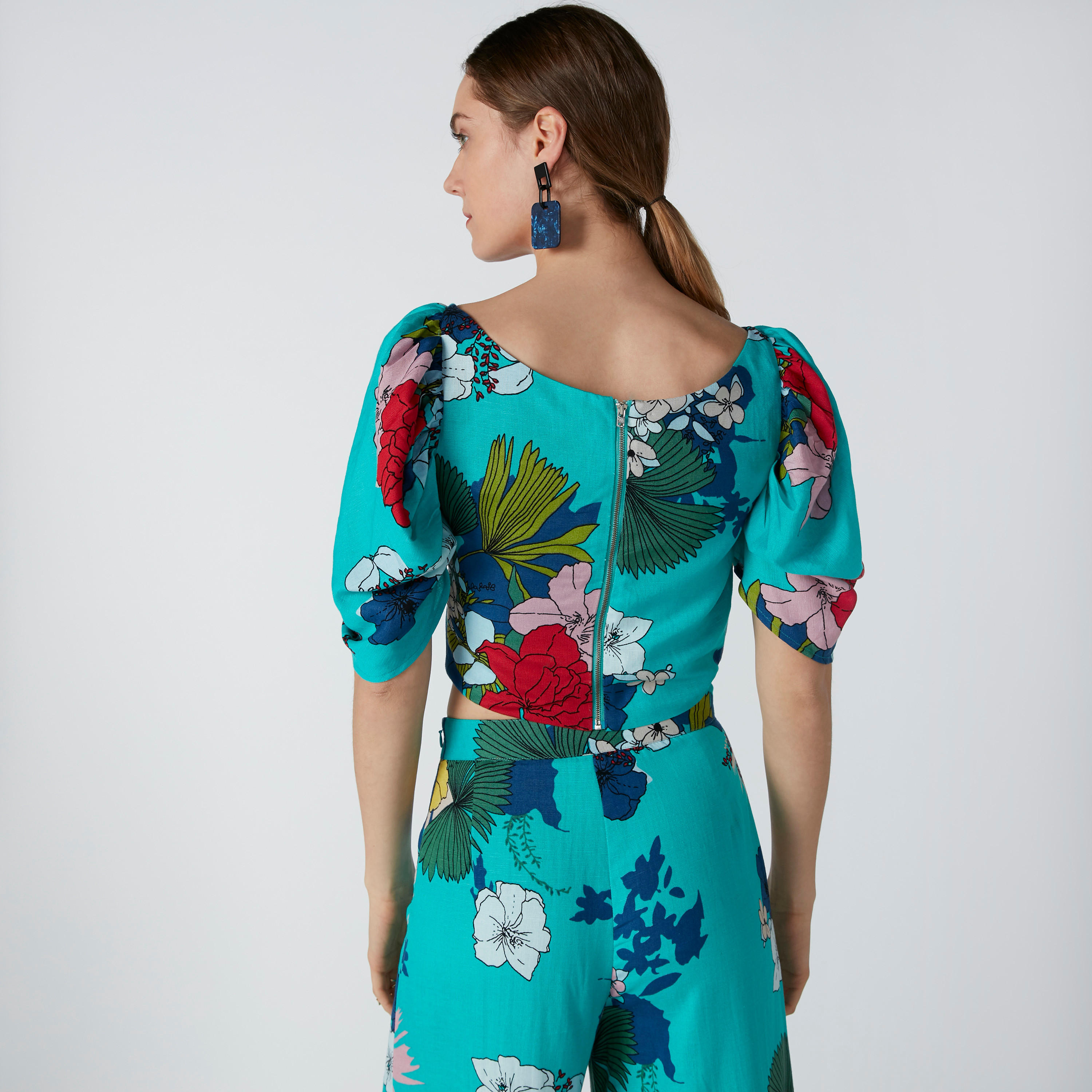 بلوزة قصيرة بياقة V وسحّاب إغلاق وطبعات زهرية-women-clothing-shirtsandblouses-blouses-image-2