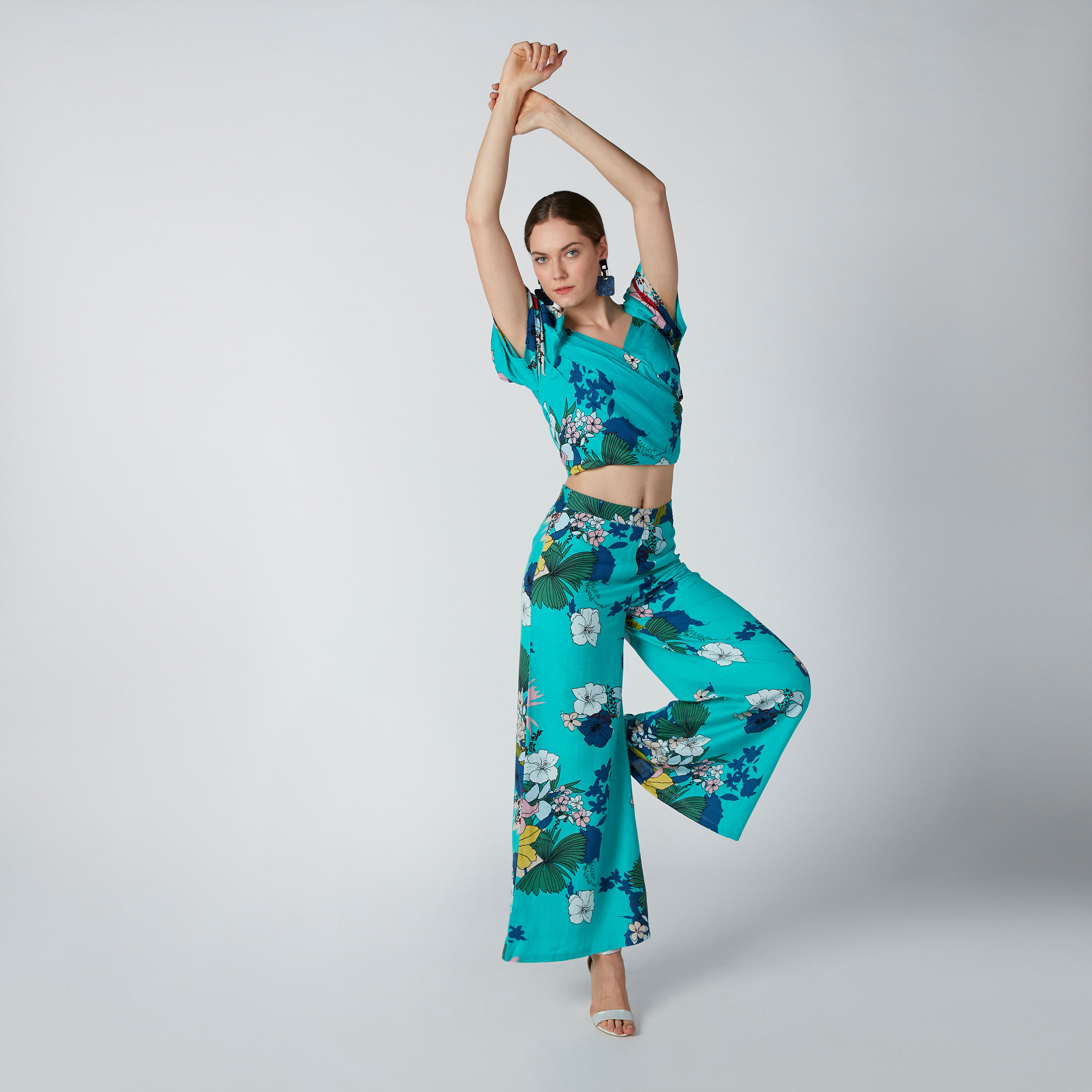 بنطال بالازو بطبعات زهرية-women-clothing-bottoms-trousers-image-1