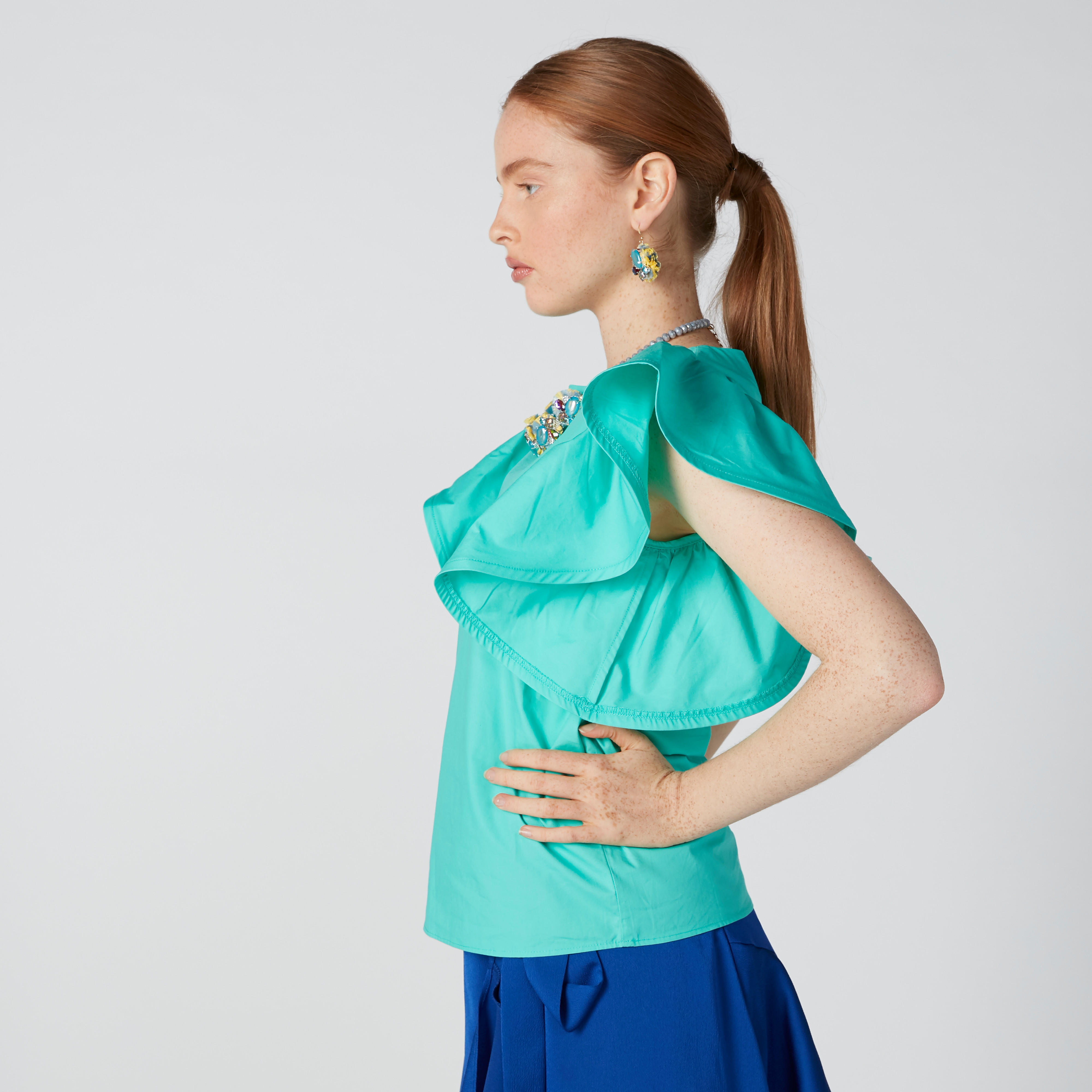 بلوزة مستدامة بياقة مستديرة وأكمام كشكش-women-clothing-shirtsandblouses-blouses-image-3