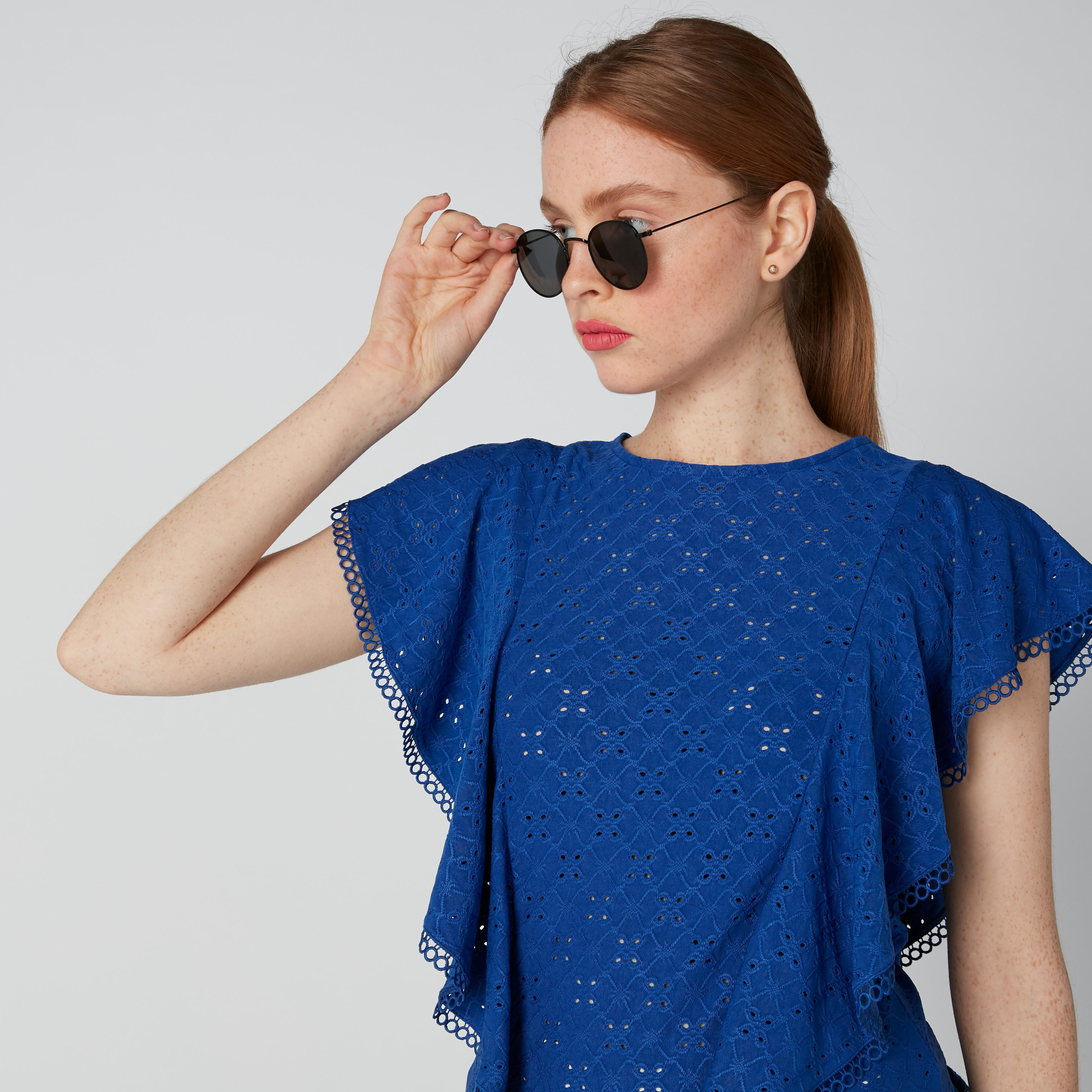 بلوزة مستدامة مطرّزة بياقة مستديرة وتفاصيل كشكش-women-clothing-shirtsandblouses-blouses-image-1