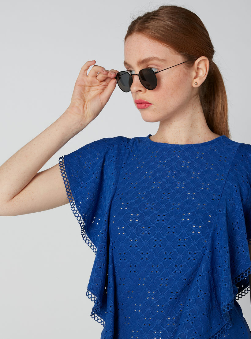 بلوزة مستدامة مطرّزة بياقة مستديرة وتفاصيل كشكش-women-clothing-shirtsandblouses-blouses-image-1