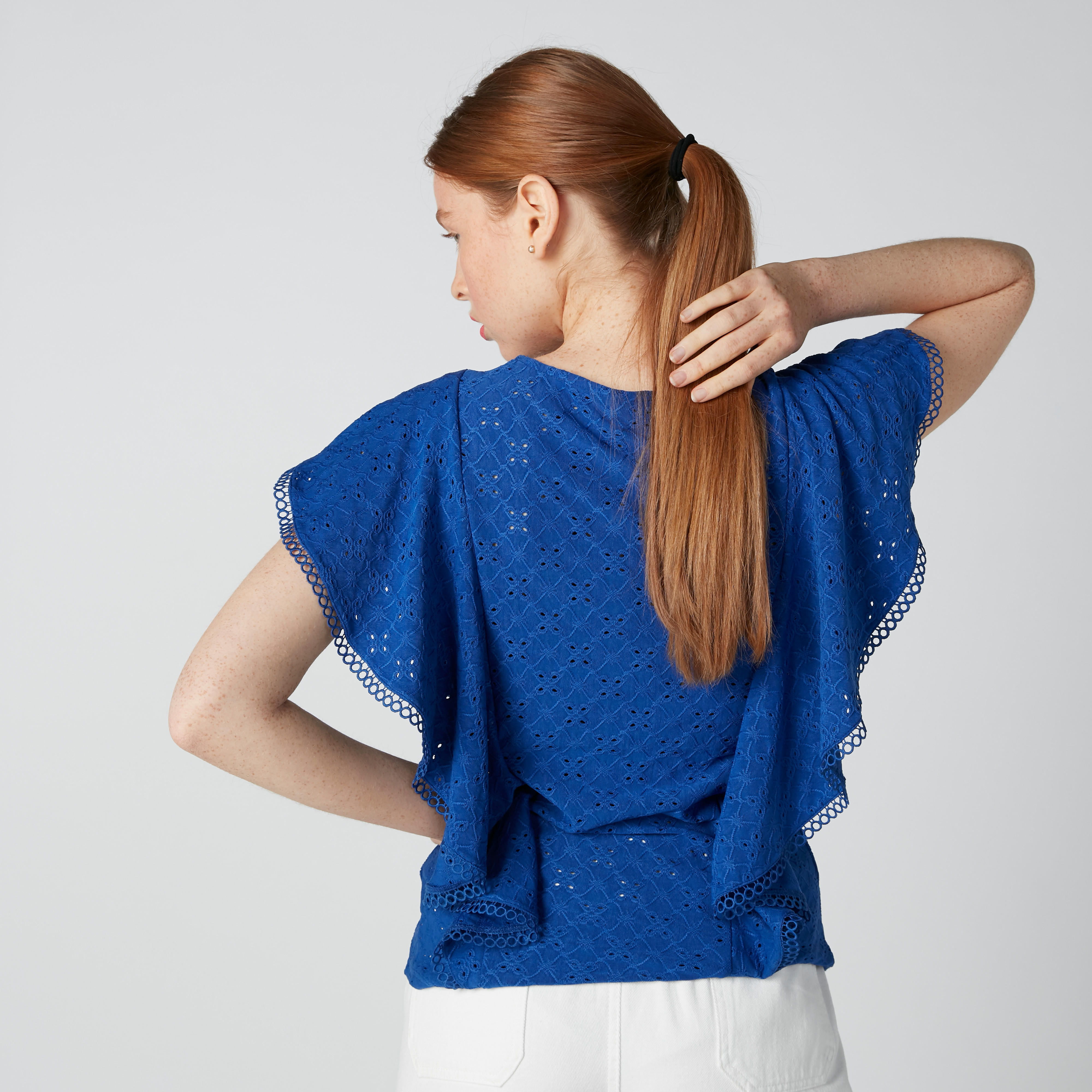 بلوزة مستدامة مطرّزة بياقة مستديرة وتفاصيل كشكش-women-clothing-shirtsandblouses-blouses-image-2