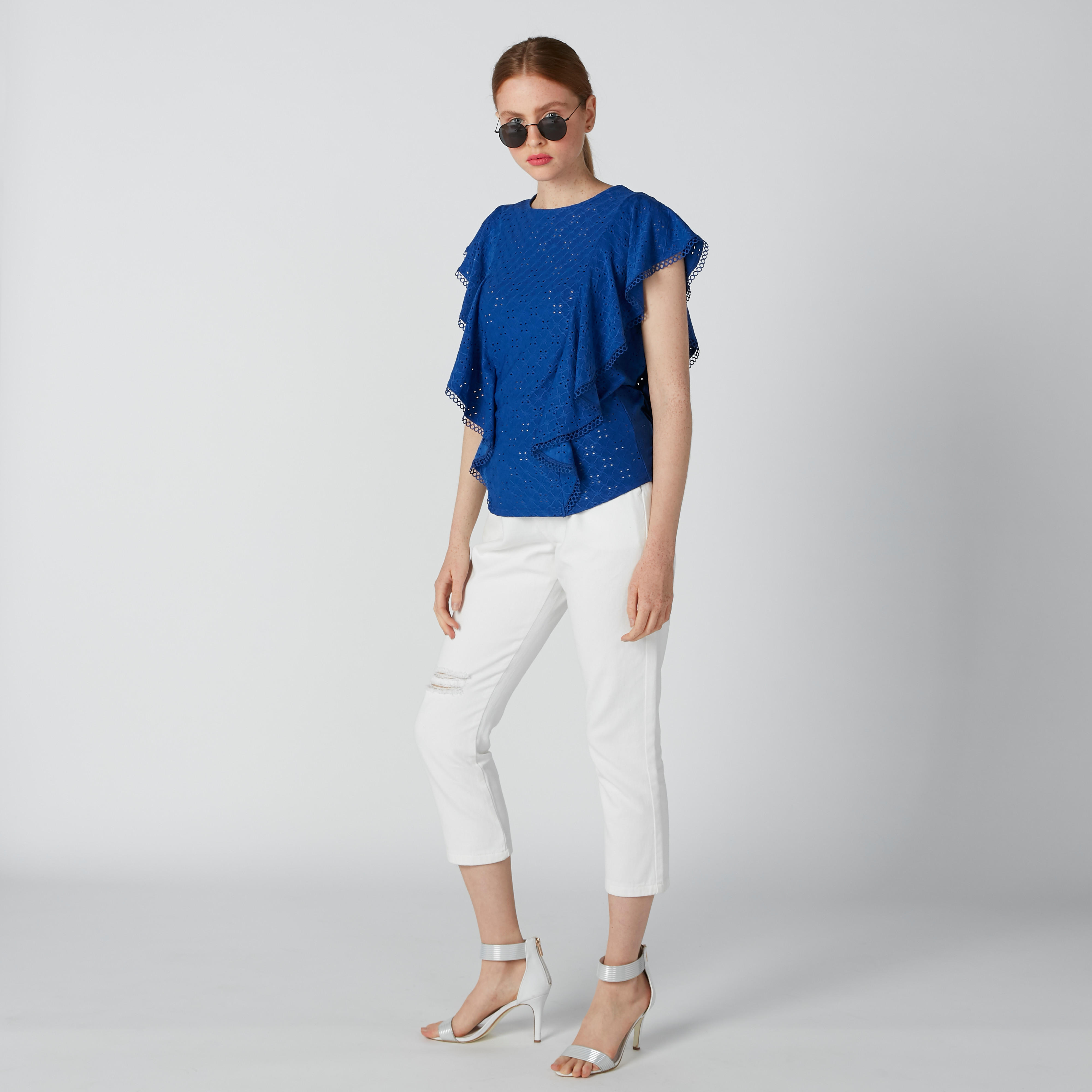 بلوزة مستدامة مطرّزة بياقة مستديرة وتفاصيل كشكش-women-clothing-shirtsandblouses-blouses-image-4