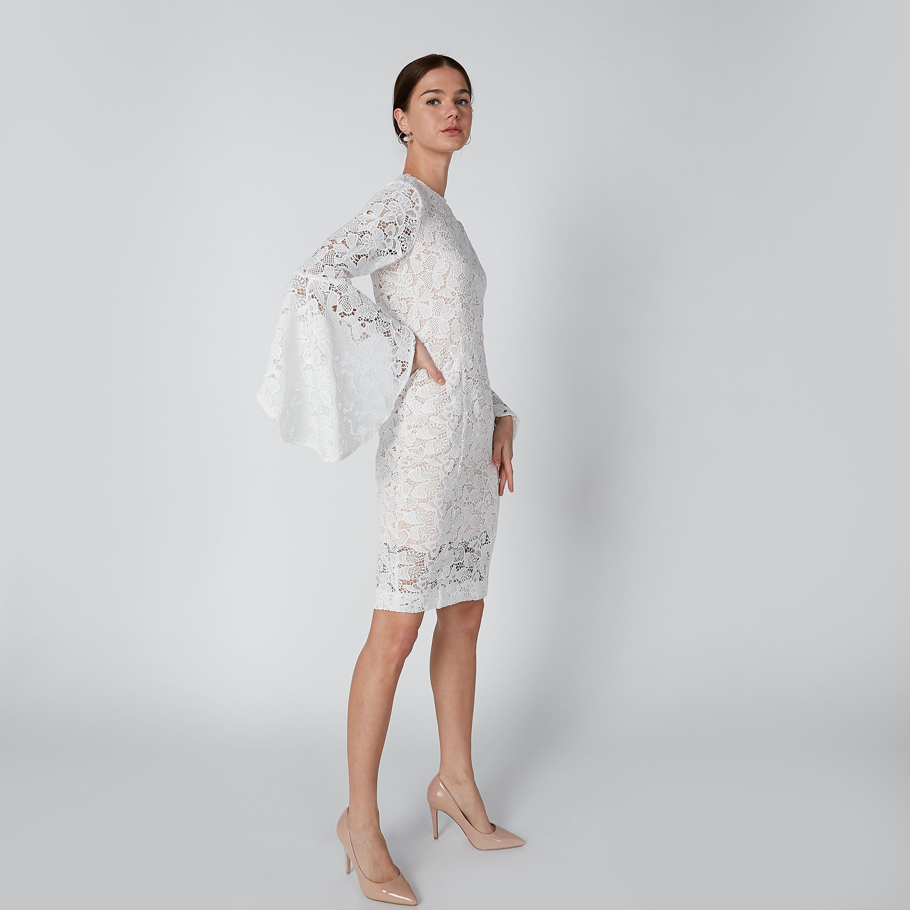 فستان متوسط الطول بقصّة ضيّقة وأكمام واسعة-women-clothing-dresses-image-3