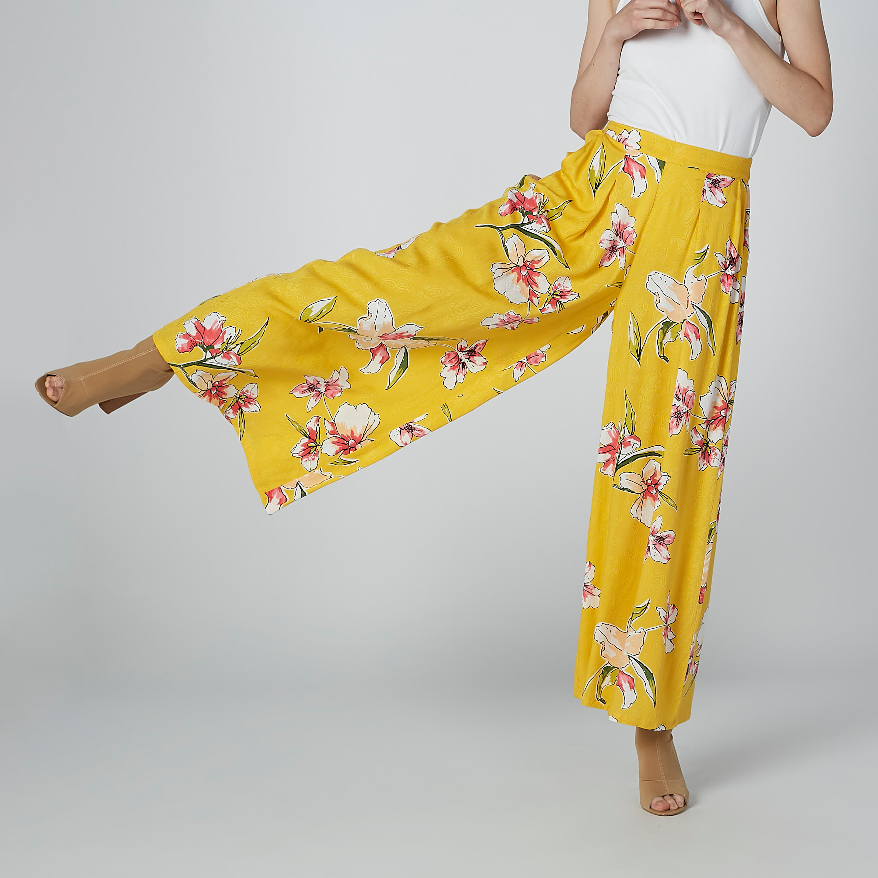 بنطال بالازو بجيوب وطبعات زهرية-women-clothing-bottoms-trousers-image-4