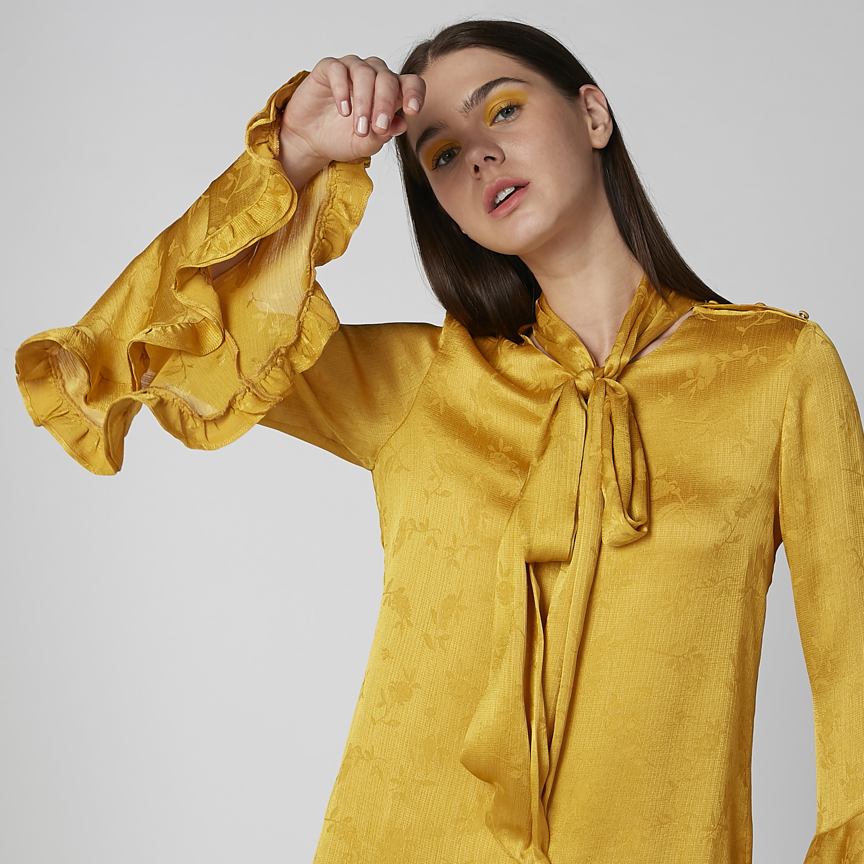 بلوزة بارزة الملمس بأكمام عريضة وفيونكة-women-clothing-shirtsandblouses-blouses-image-2